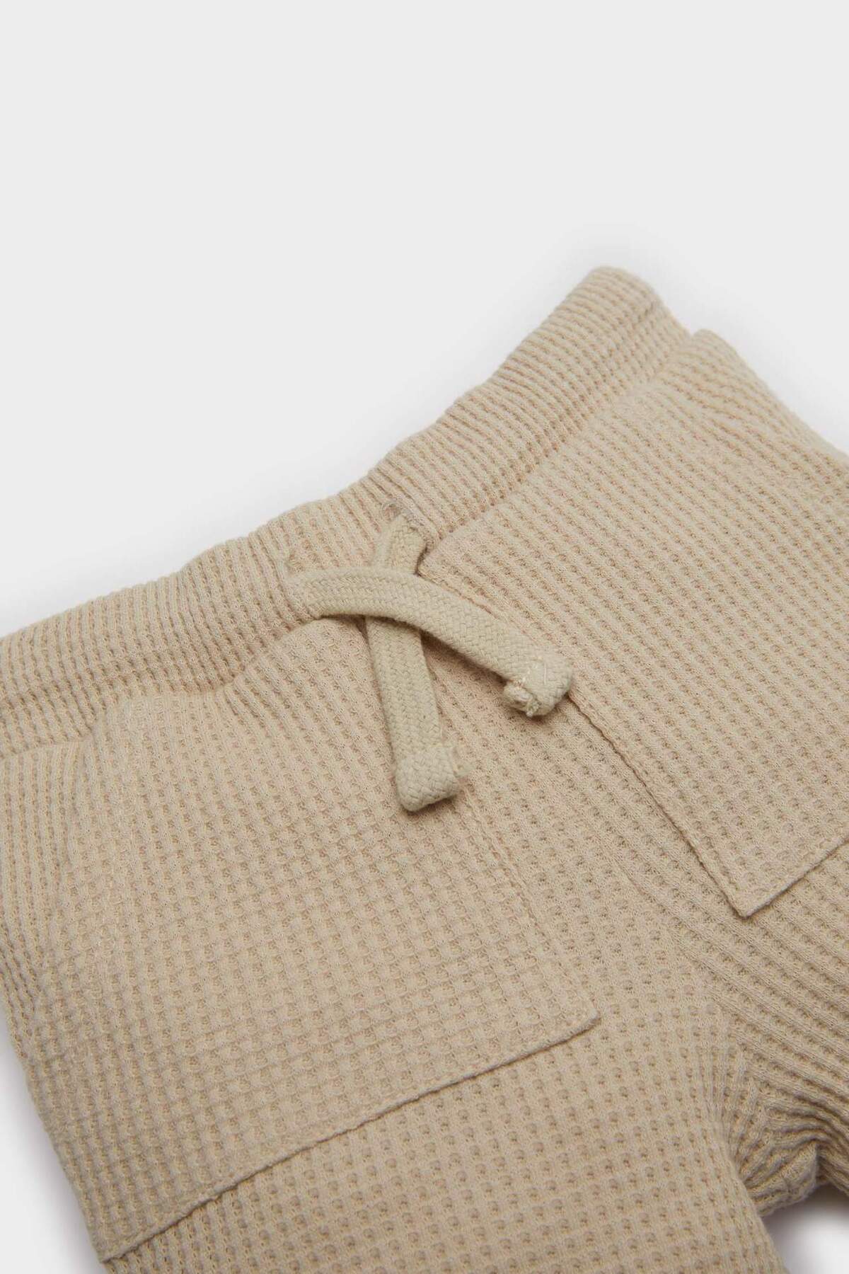 Defacto Beli Lastikli Waffle Şort Erkek Bebek C2221A524SM fotoğrafı 2 (önizleme)