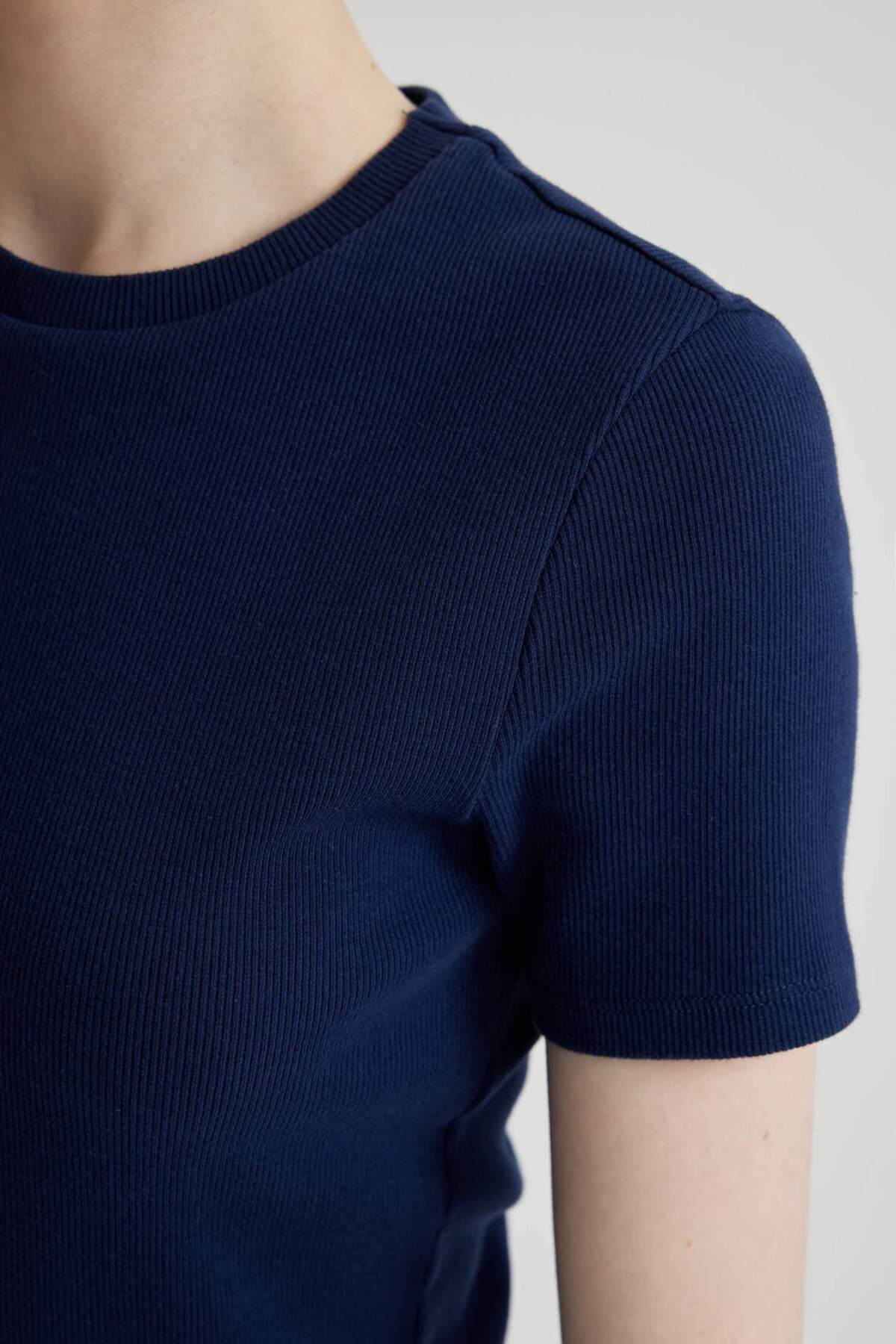 Defacto  Coool Bodycon Vücudu Saran Bisiklet Yaka Fitilli Kaşkorse Kısa Kollu Mini Elbise C1503AX24SP - Görsel 4