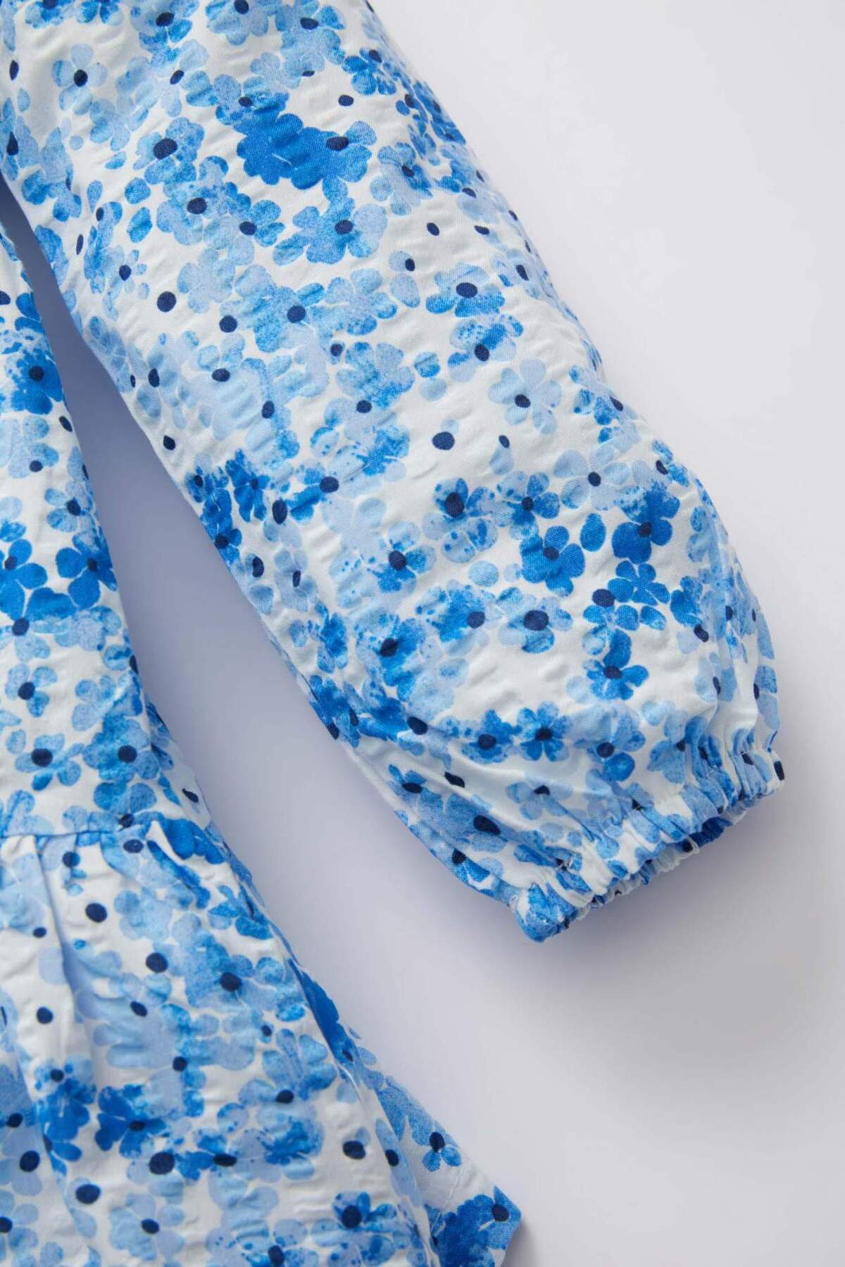 Defacto Çiçekli Uzun Kollu Gofre Dokulu Elbise Kız Bebek B9290A524SP fotoğrafı 5 (önizleme)