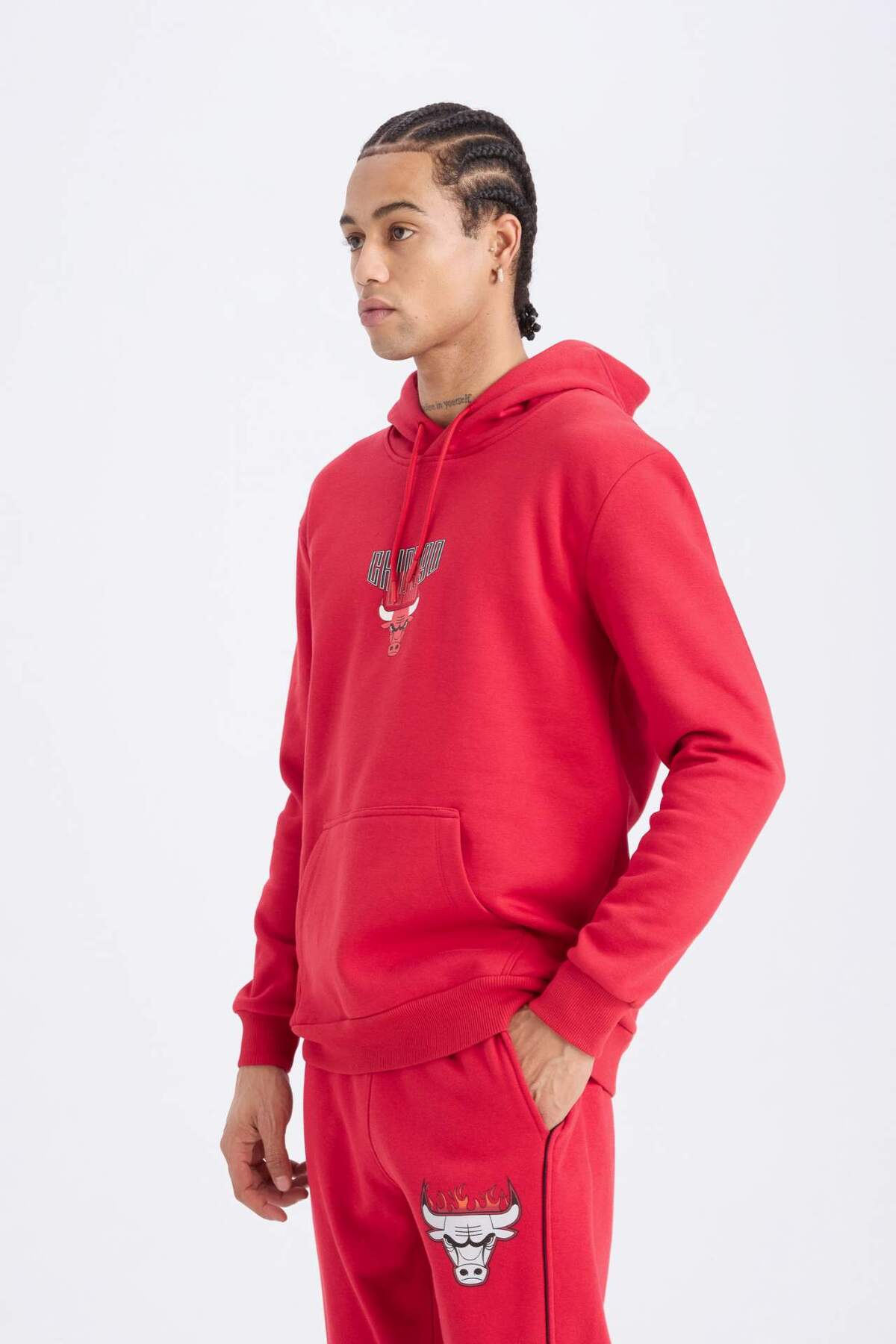 DeFacto NBA Chicago Bulls Standart Fit Kapüşonlu Sırt Baskılı Sweatshirt B3884AX25SP görsel 3