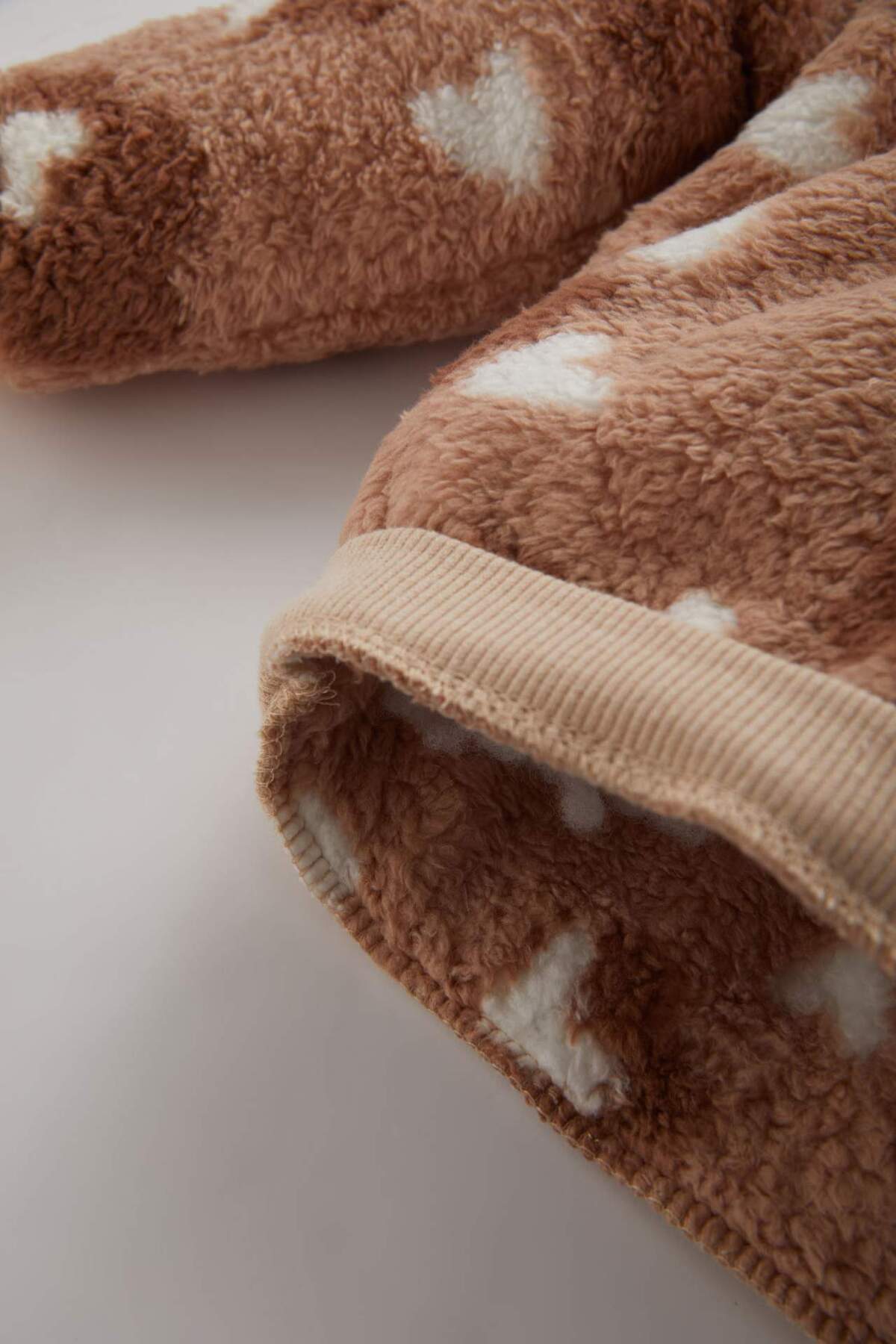 Defacto Kız Bebek Bisiklet Yaka Kalp Desenli Welsoft Pelüş Sweatshirt B3347A523WN fotoğrafı 4 (önizleme)