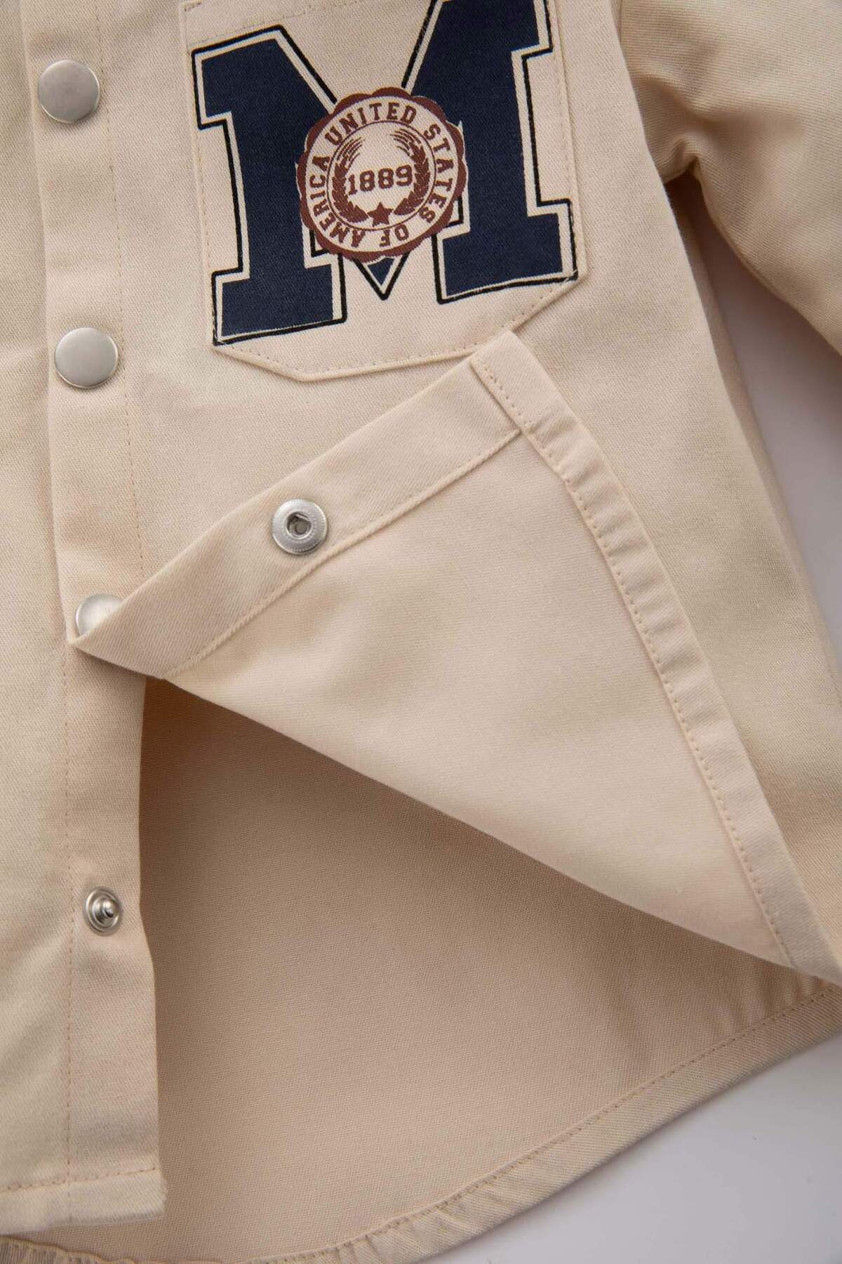 Defacto Erkek Bebek Kapüşonlu Sırt Baskılı Gabardin Uzun Kollu Gömlek B8053A524SP fotoğrafı 7 (önizleme)