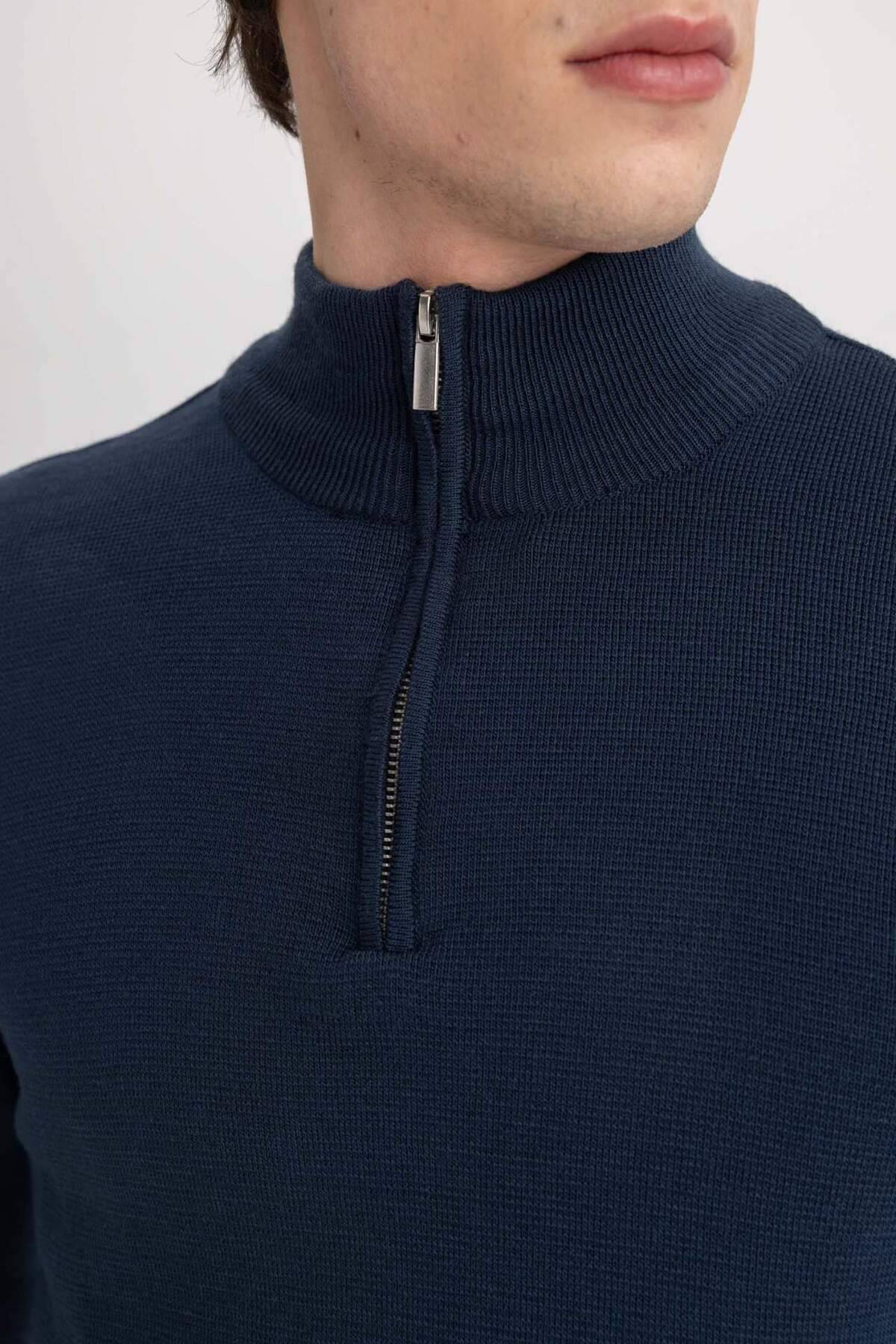 Standart Fit Normal Kesim Dik Yaka Yarım Fermuarlı Basic Düz Triko Kazak A5184AX23WN — سرمه‌ای — تصویر 4 از 5