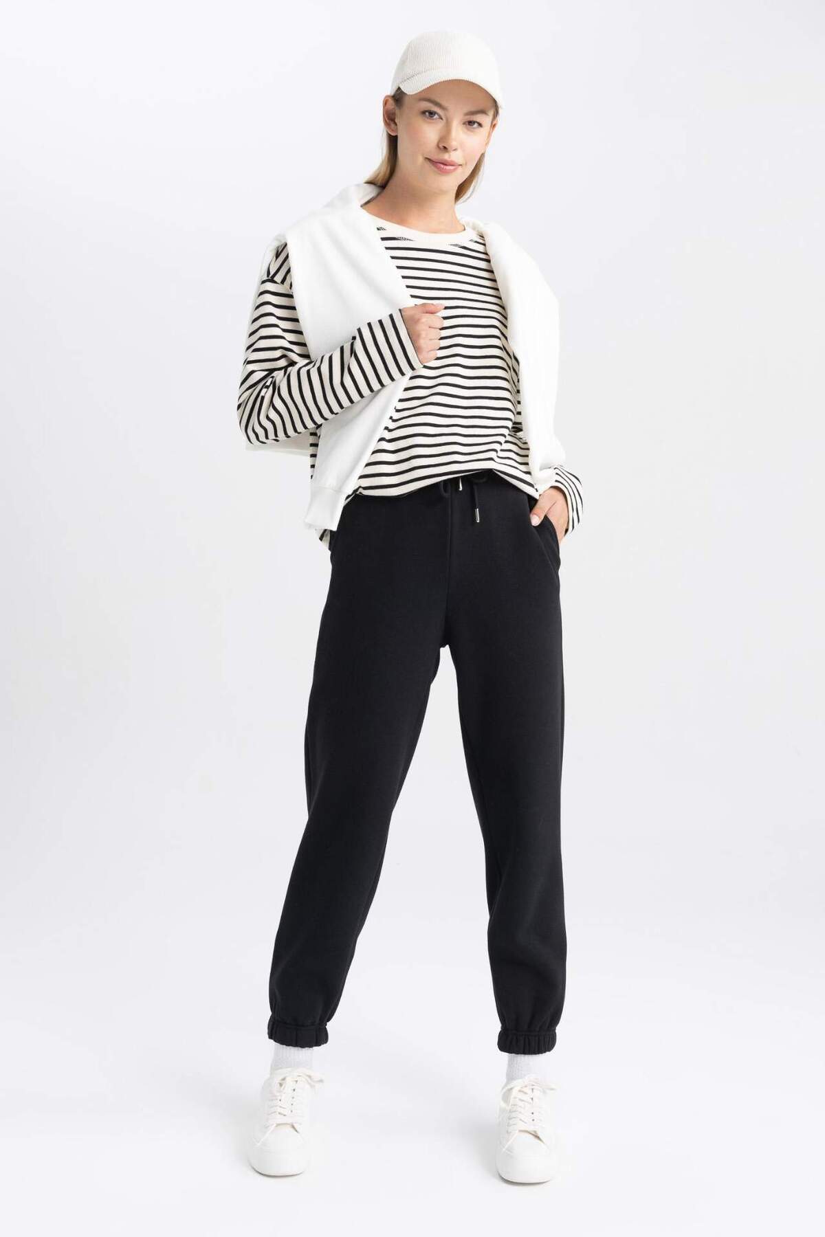DeFacto Jogger Fit Basıc Düz Kalın Sweatshirt Kumaşı Pantolon W1505AZ23WN görsel 4