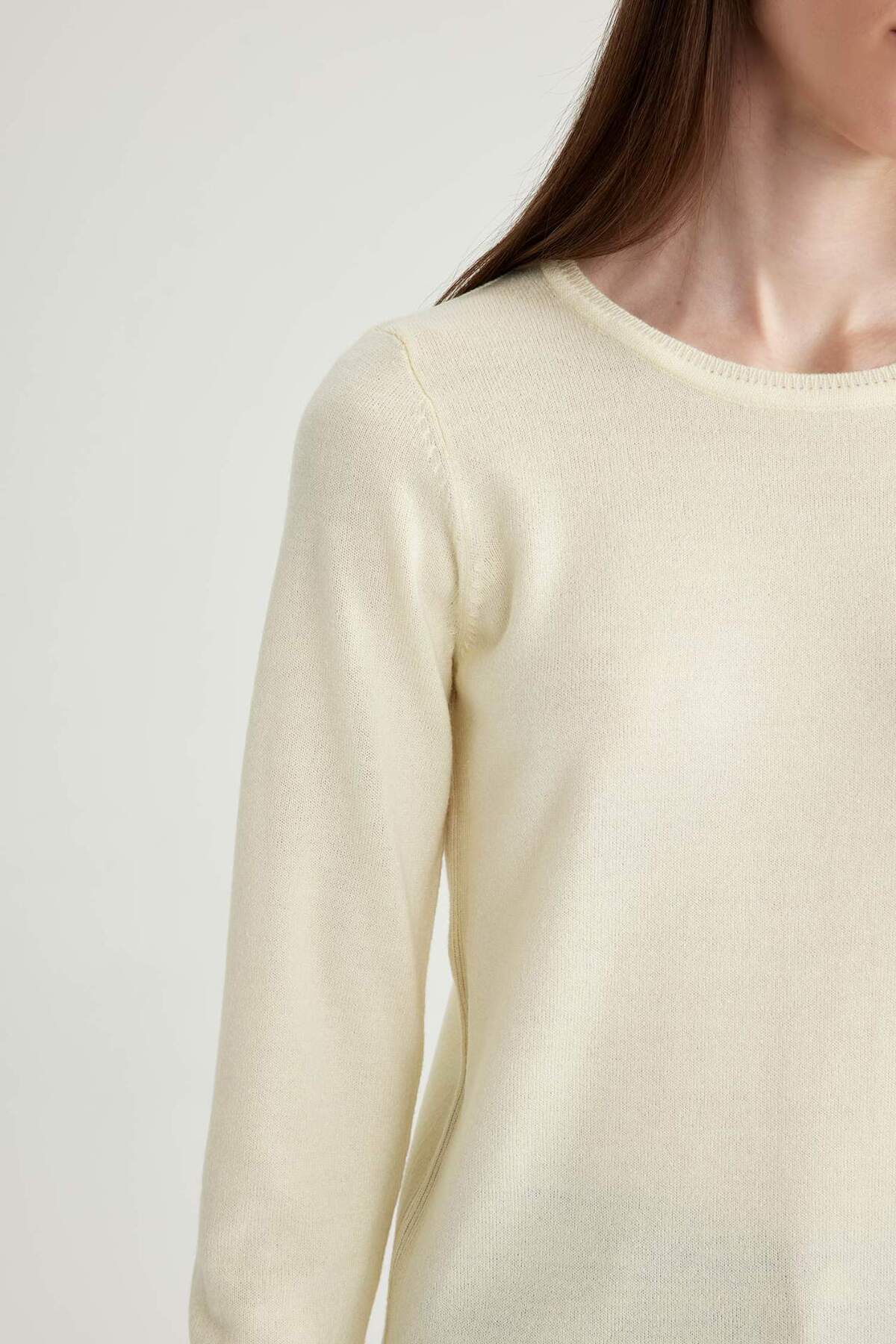 Defacto  Regular Fit Bisiklet Yaka Yumuşak Dokulu Basic Düz Triko Kazak F7091AZ23WN - Görsel 5