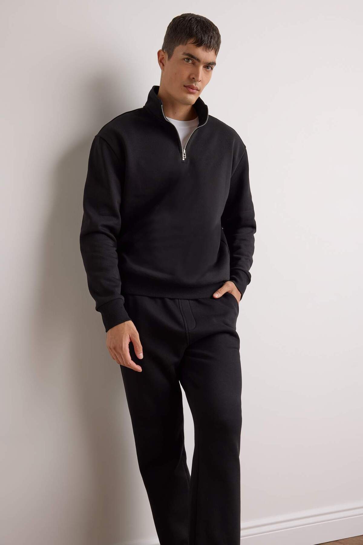 Defacto  Comfort Regular Fit Rahat Kalıp Fermuarlı Dik Yaka Basic Düz Sweatshirt X7405AZ22AU