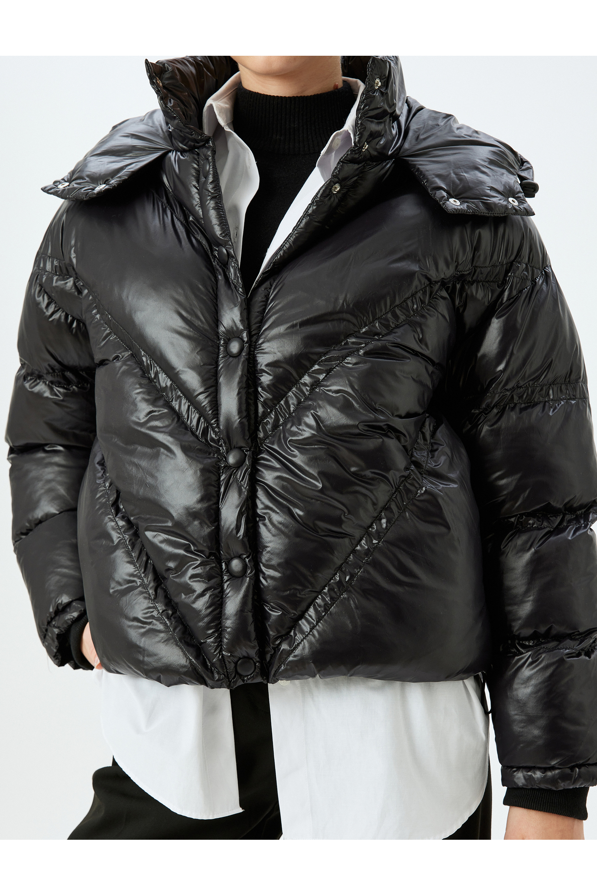 Koton  Çıt Çıt Düğme Kapamalı Cepli Parlak Kapitone Kapüşonlu Crop Şişme Mont - Görsel 5