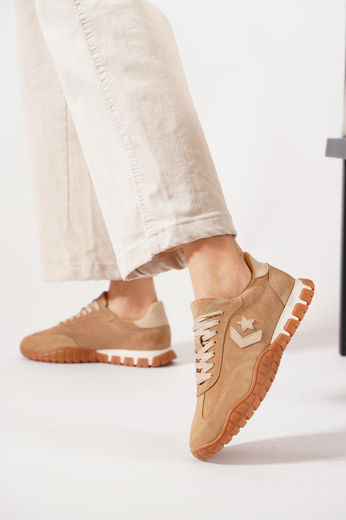 極美品 Quilp OXFORD PLANE GOLDENTAN SUEDE Unas Hakiki Deri Yan Yıldızlı Kadın Spor Ayakkabı Vizon Süet