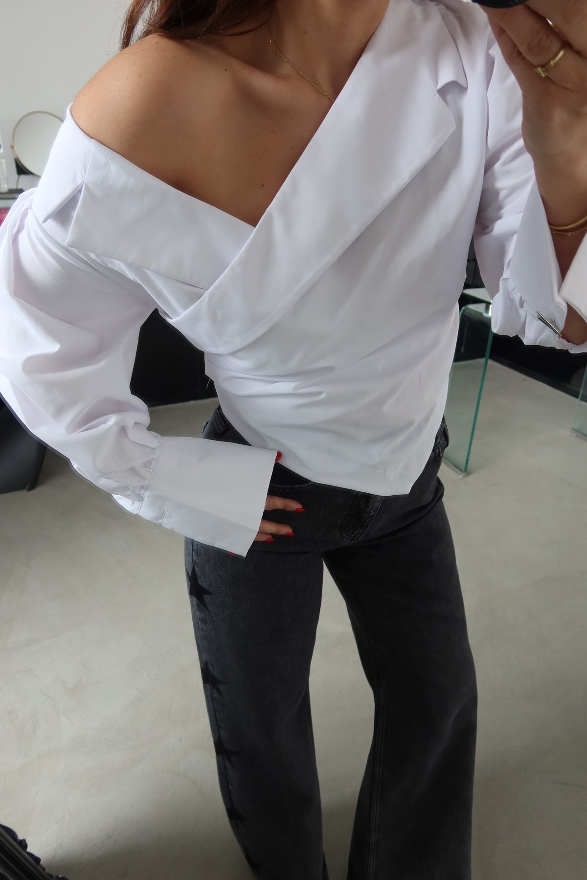 Özge Özgenç  Omuzu Açık Drapeli Bluz - Görsel 2