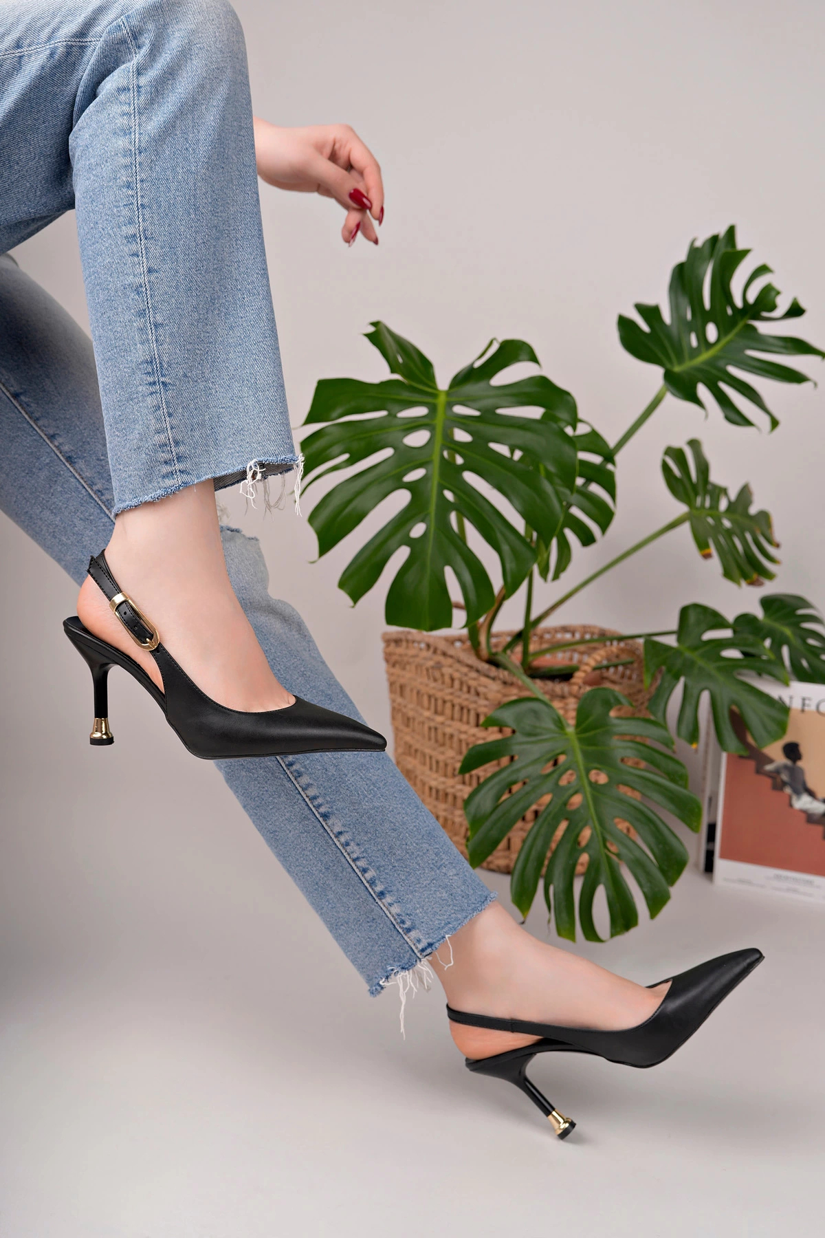 oless Kadın Siyah Deri Tokalı Sivri Şık Topuklu Stiletto Ayakkabı görsel 6