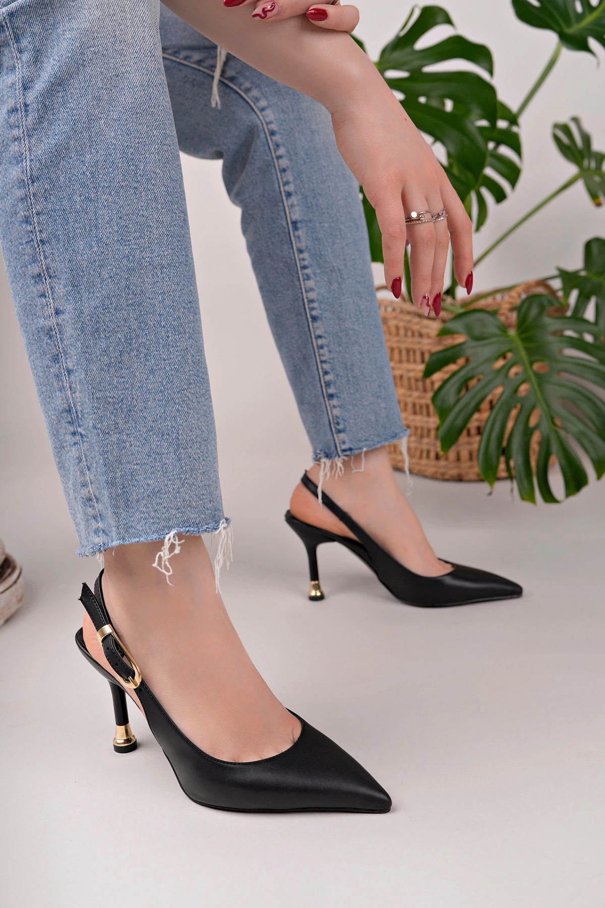 oless Kadın Siyah Deri Tokalı Sivri Şık Topuklu Stiletto Ayakkabı görsel 5