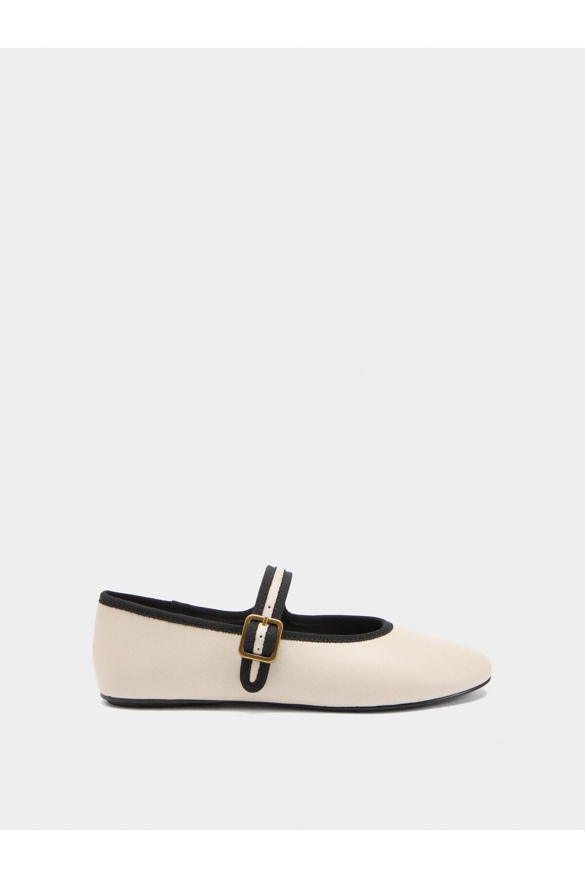 Strap & Buckle Flats