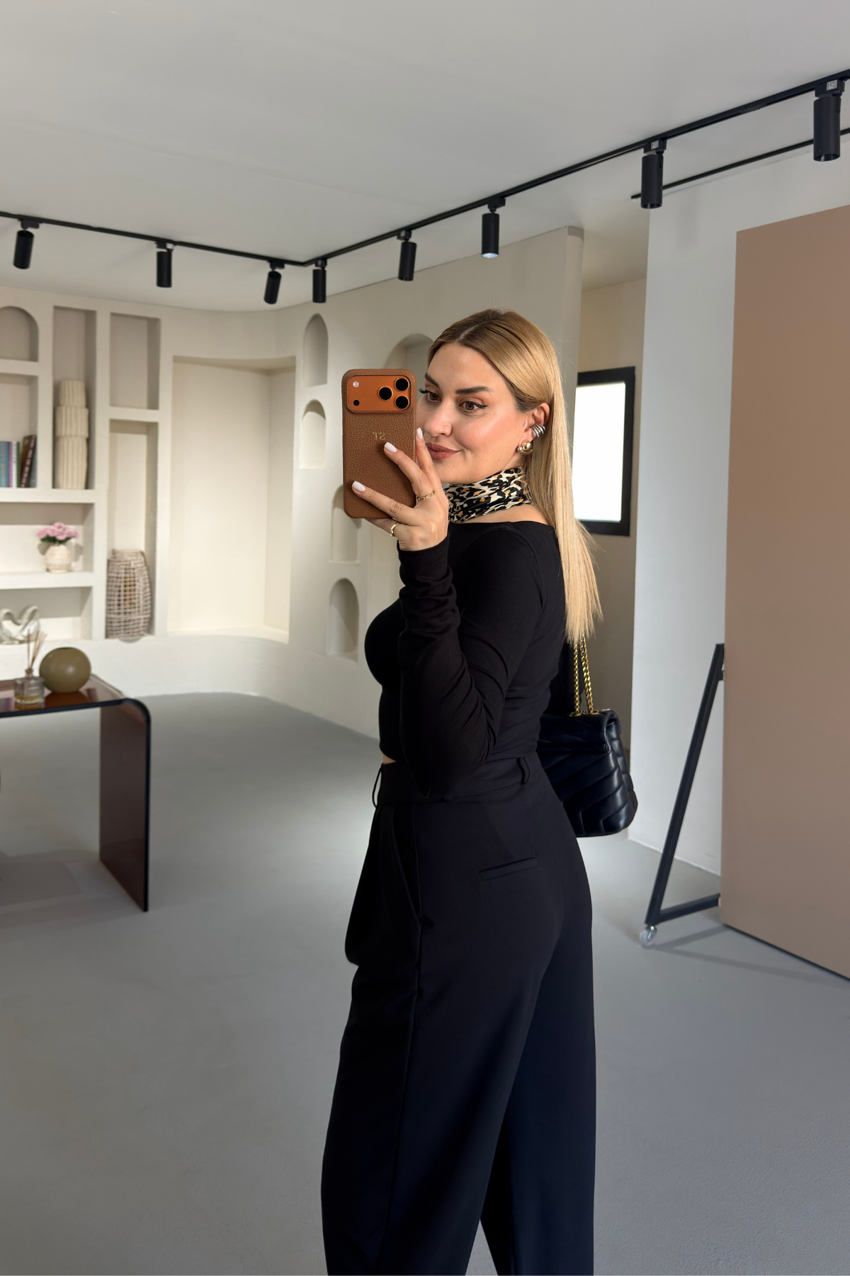 Sezgi Tekin  Çift Düğme Detay Piliseli Siyah Slouchy Pantolon - Görsel 3