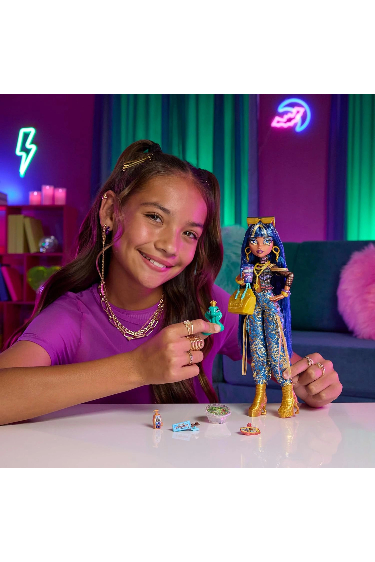 MONSTER HIGH Cleo De Nile Bebek, Altın Kot Kargo Pantolonu ve aksesuarları JHK32 fotoğrafı 2 (önizleme)