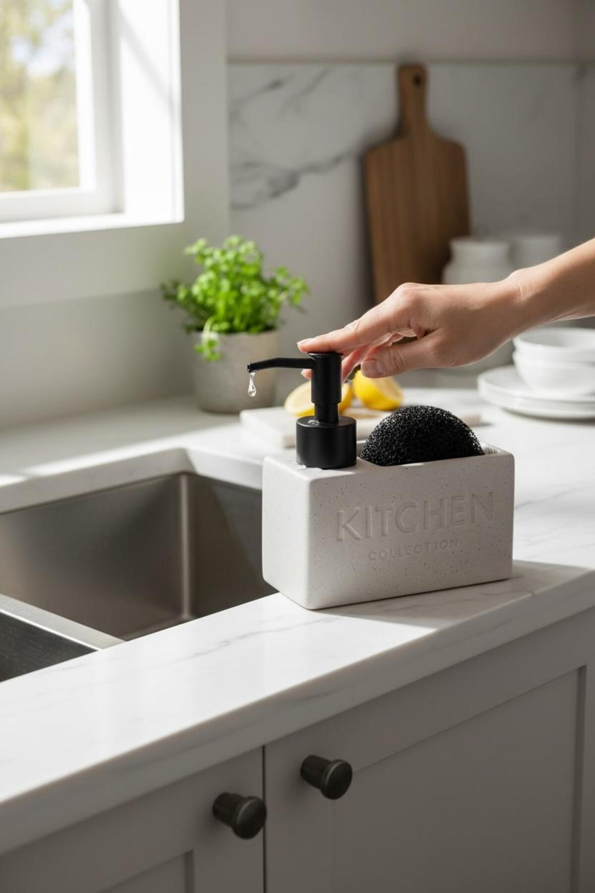 Kitchen Yazılı Beyaz Süngerlikli Sıvı Sabunluk | Mutfak Sabunluk ve Süngerlik Tezgah Düzenleyici