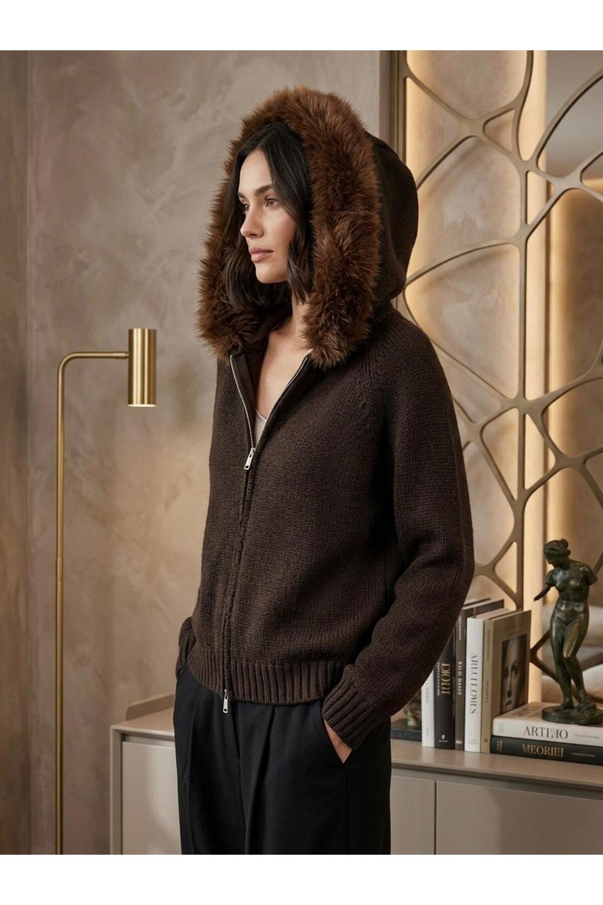 Sea Style  Kürklü Kapüşonlu Fermuarlı Kahverengi Triko Hırka