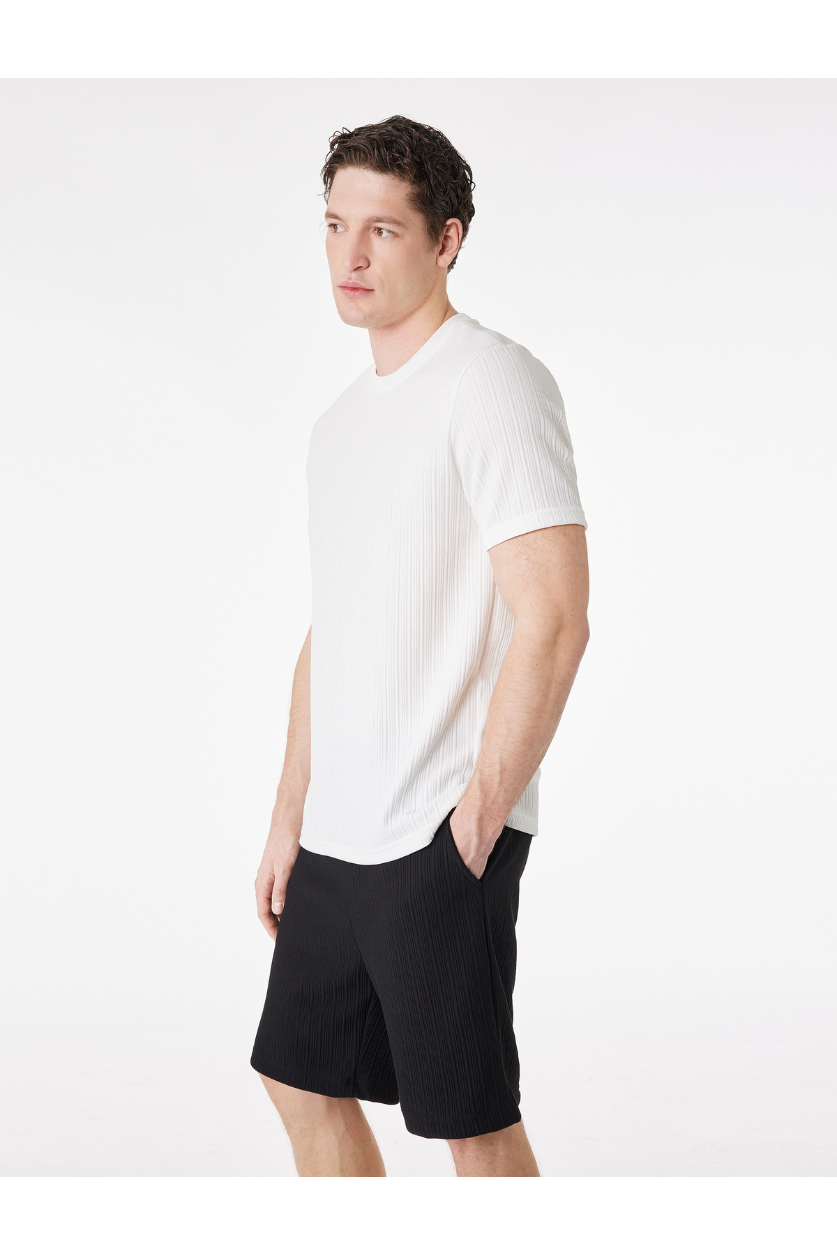 Koton Regular Fit Dokulu Cepli Beli Bağcıklı Şort görsel 2