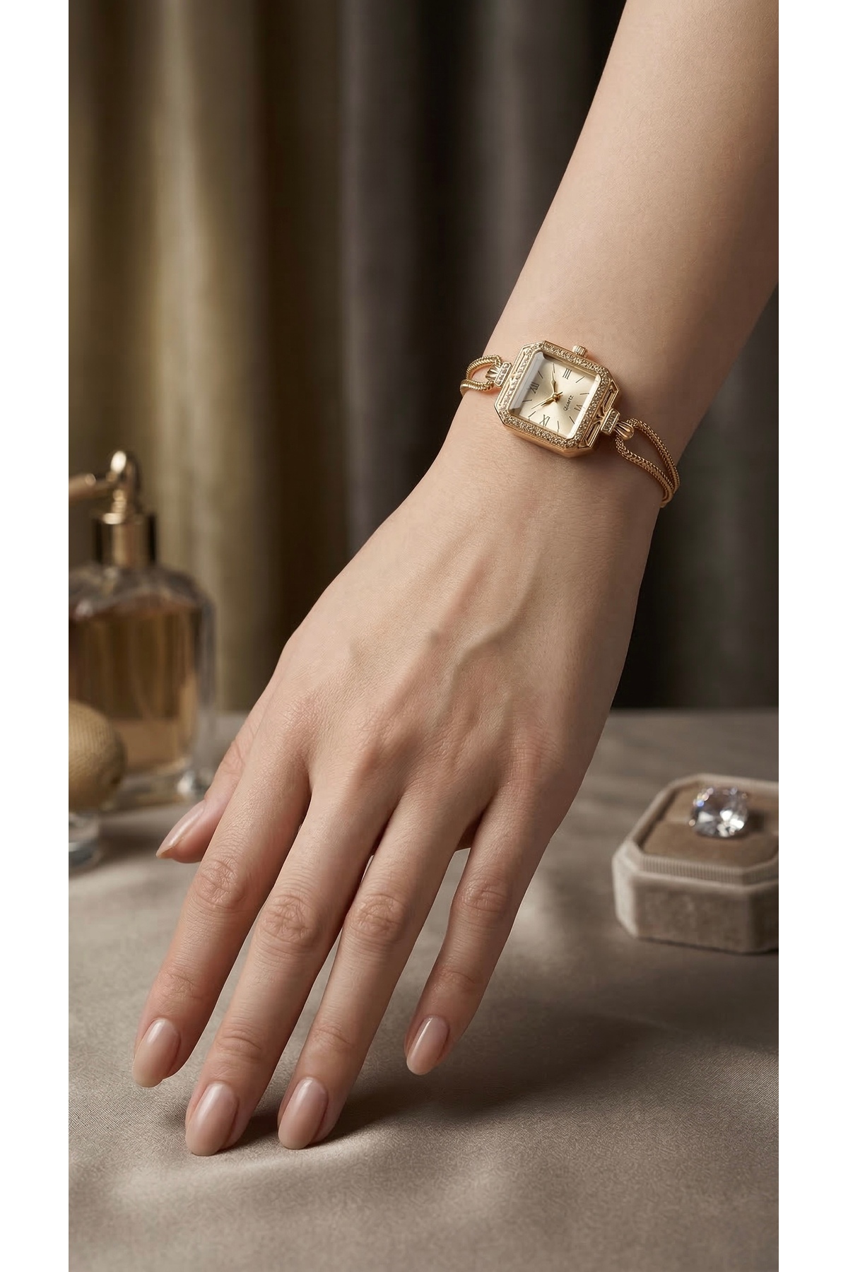 KLISHE Butik  Kadın Çelik Saat Gold Renk Old Money Vintage Kare Kasa Taşlı Lüks Zarif Şık Kadın Kol Saati 2026 - Görsel 3