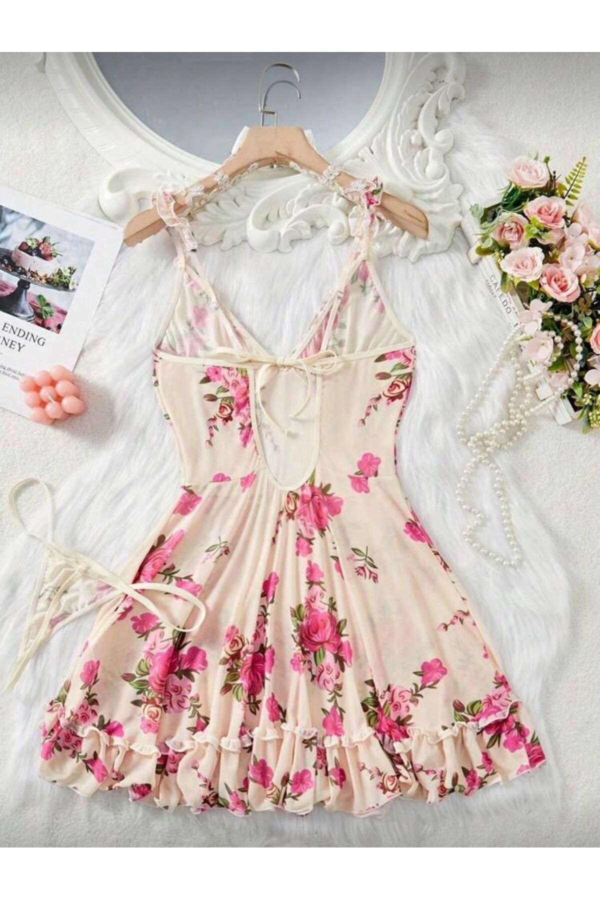 MOR SUBVAY  Kadın Pembe Gül Desenli V Yaka Askılı Fırfırlı Yumuşak Gecelik Takımı Tanga Hediyeli - Görsel 4