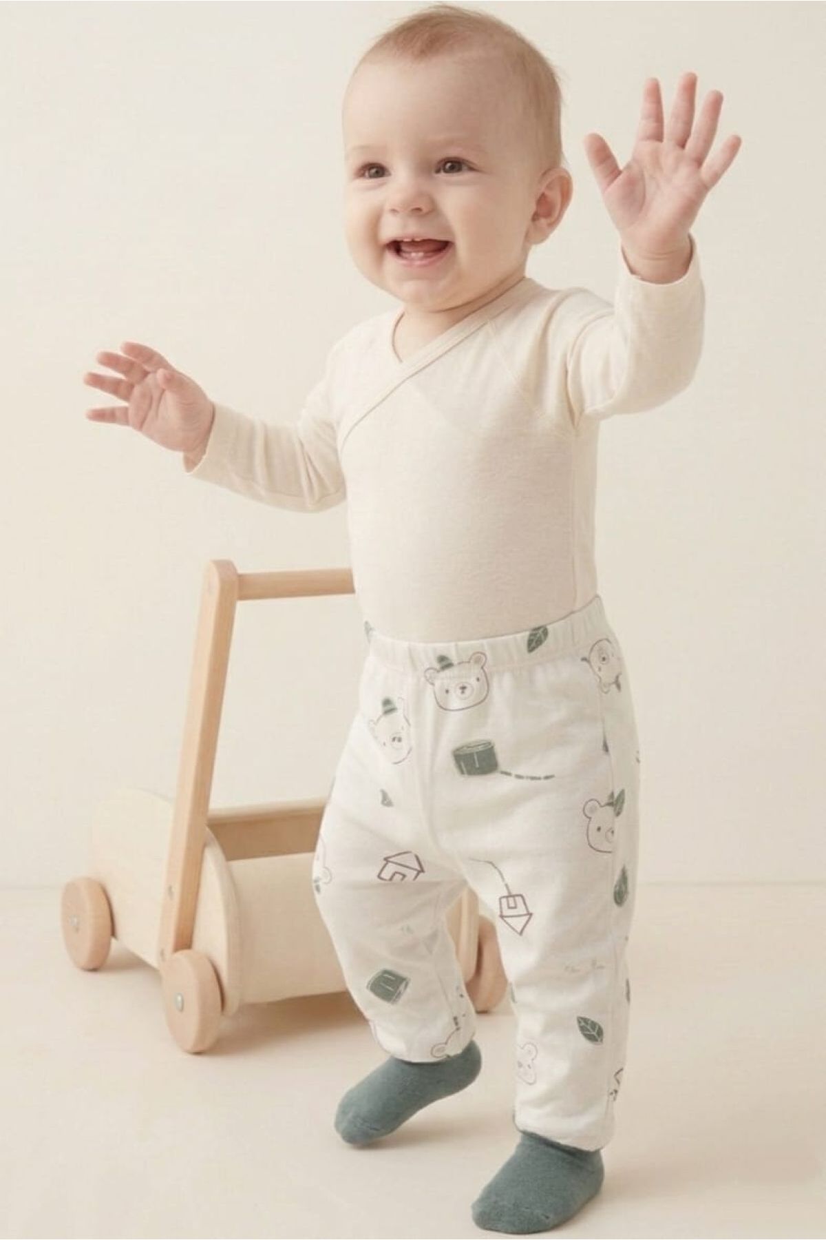 Mother Love %70 Bambu %30 Organik Pamuklu Kendinden Çoraplı Patikli Erkek Bebek Tek Alt Desenli Bebek Pantolon fotoğrafı 4 (önizleme)