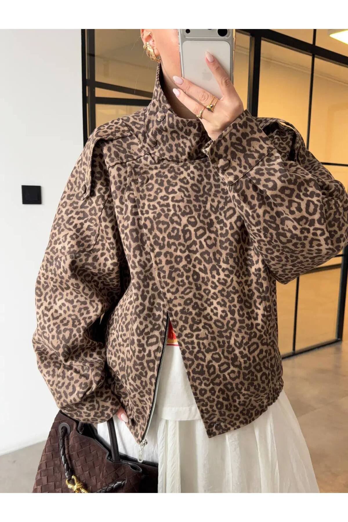 LOKADI Kadın Leopar Desenli Dik Yaka Astarlı Oversize Bomber Ceket Asimetrik Fermuarlı Ceket