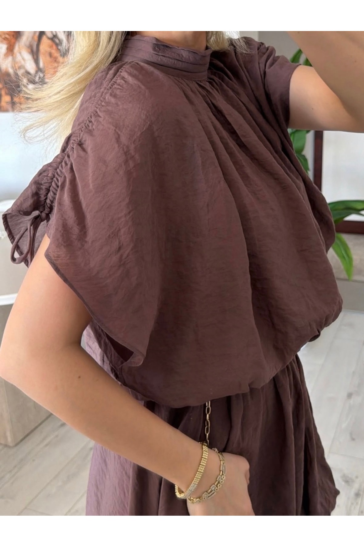 Quzu  Zincir Kemer Detaylı Kahverengi Trend Tül Elbise - Görsel 4