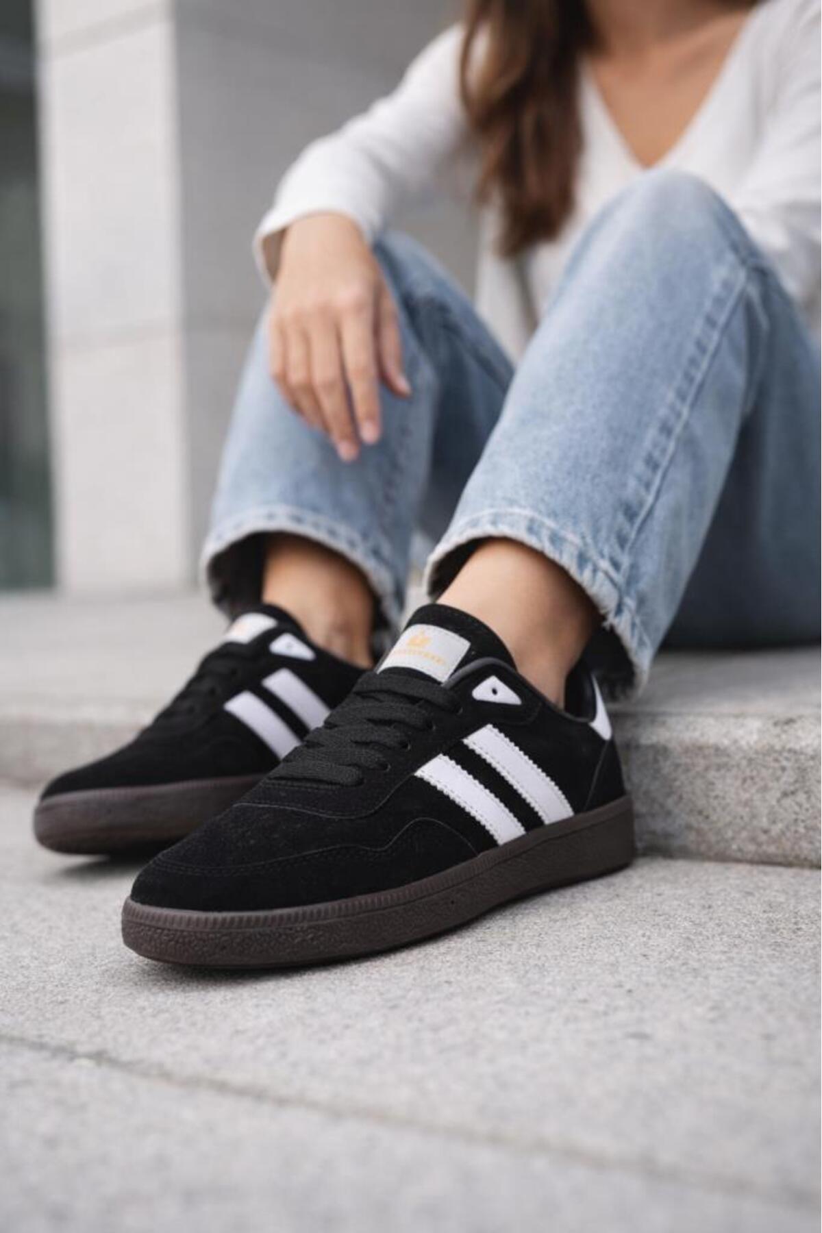 Black and White Female Sneaker N-3261