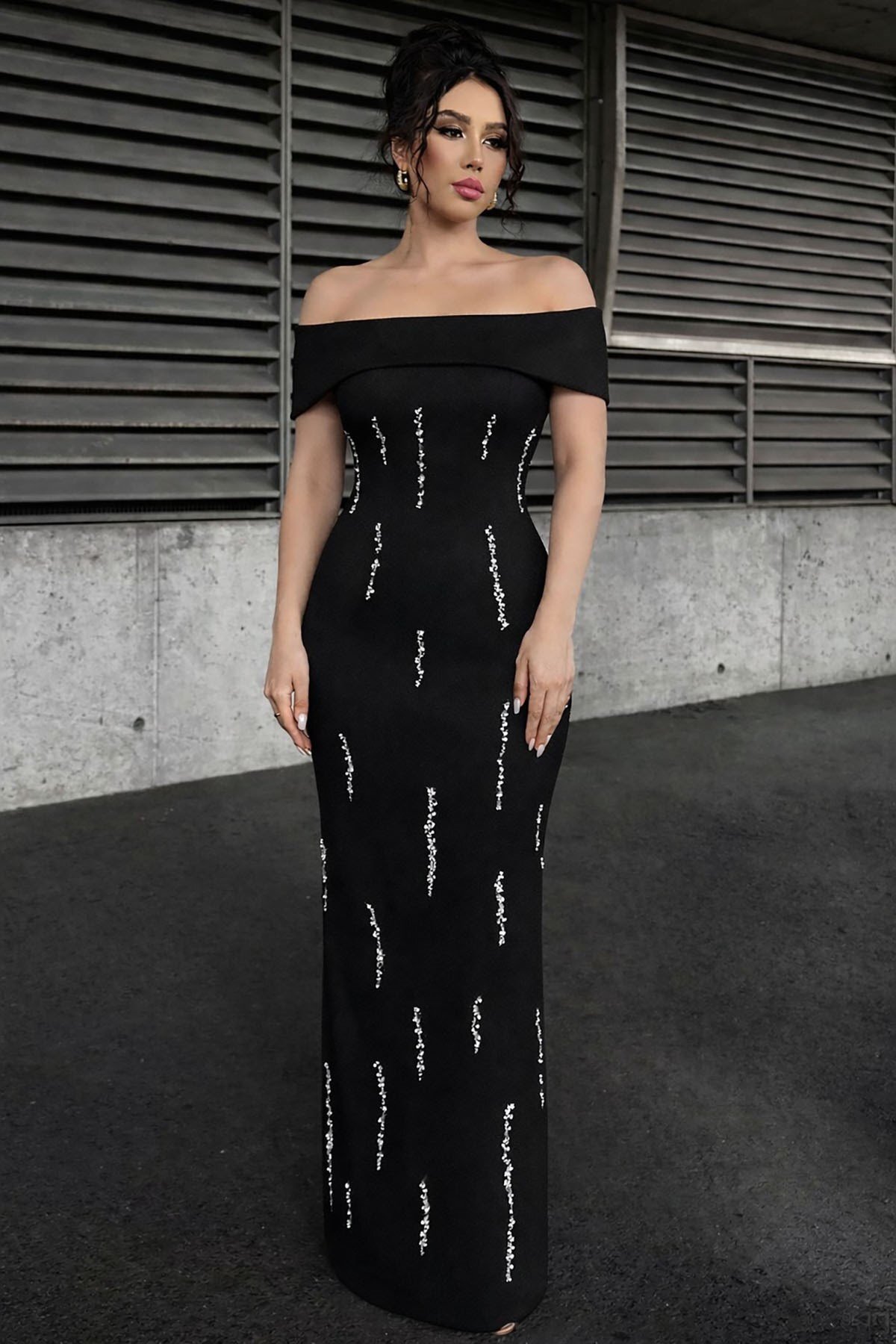 deafox  Siyah Madonna Yaka İnci Taş Detay Scuba Kumaş Elbise