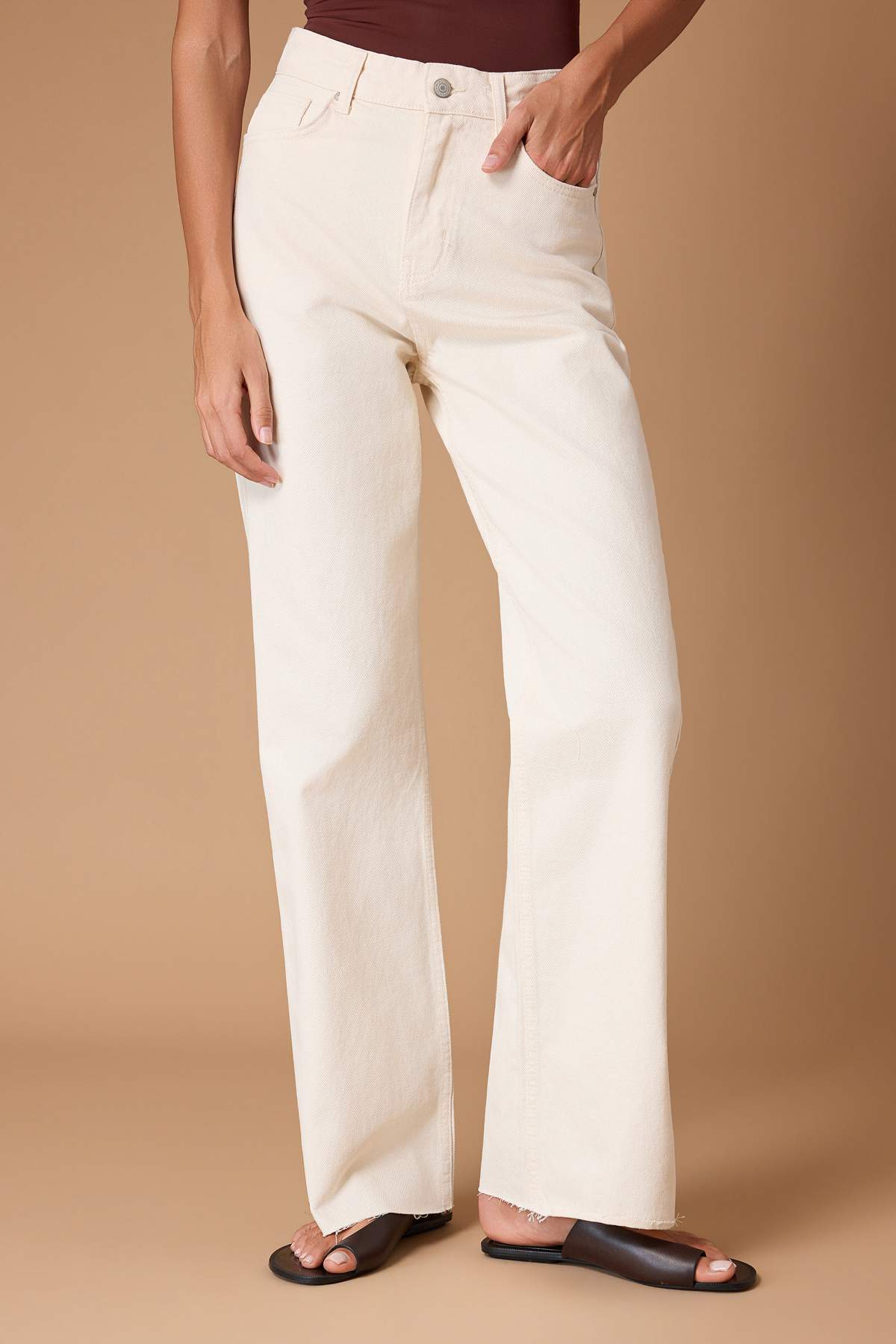 Trendyolmilla  Ekru Paçası Kesikli Yüksek Bel Straight %100 Pamuk Non-Stretch Jeans TWOAW25JE00378 - Görsel 3