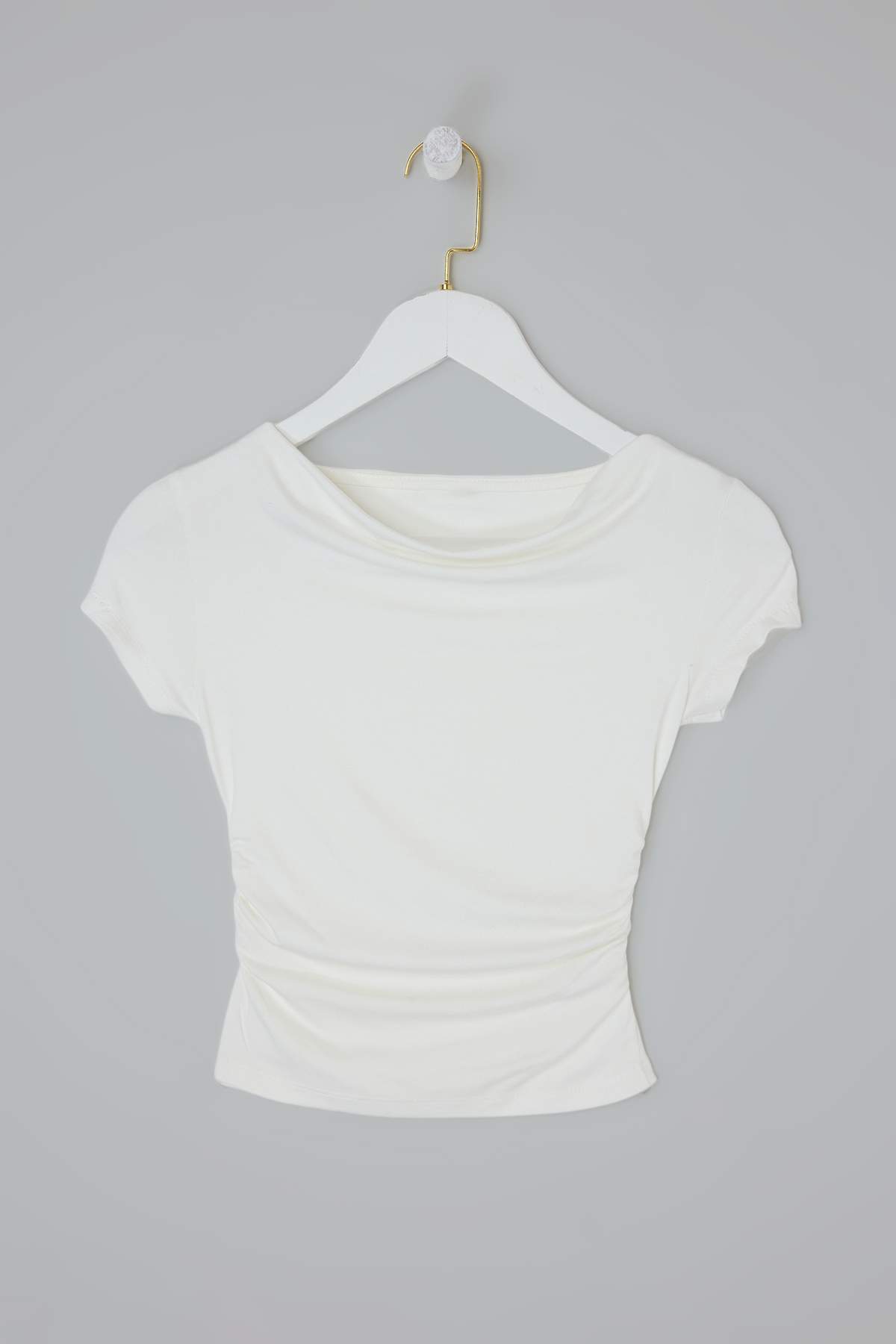 Trendyolmilla  Crop Kayık Yaka Yanları Büzgülü Body TDRSS26TS00015 - Görsel 4