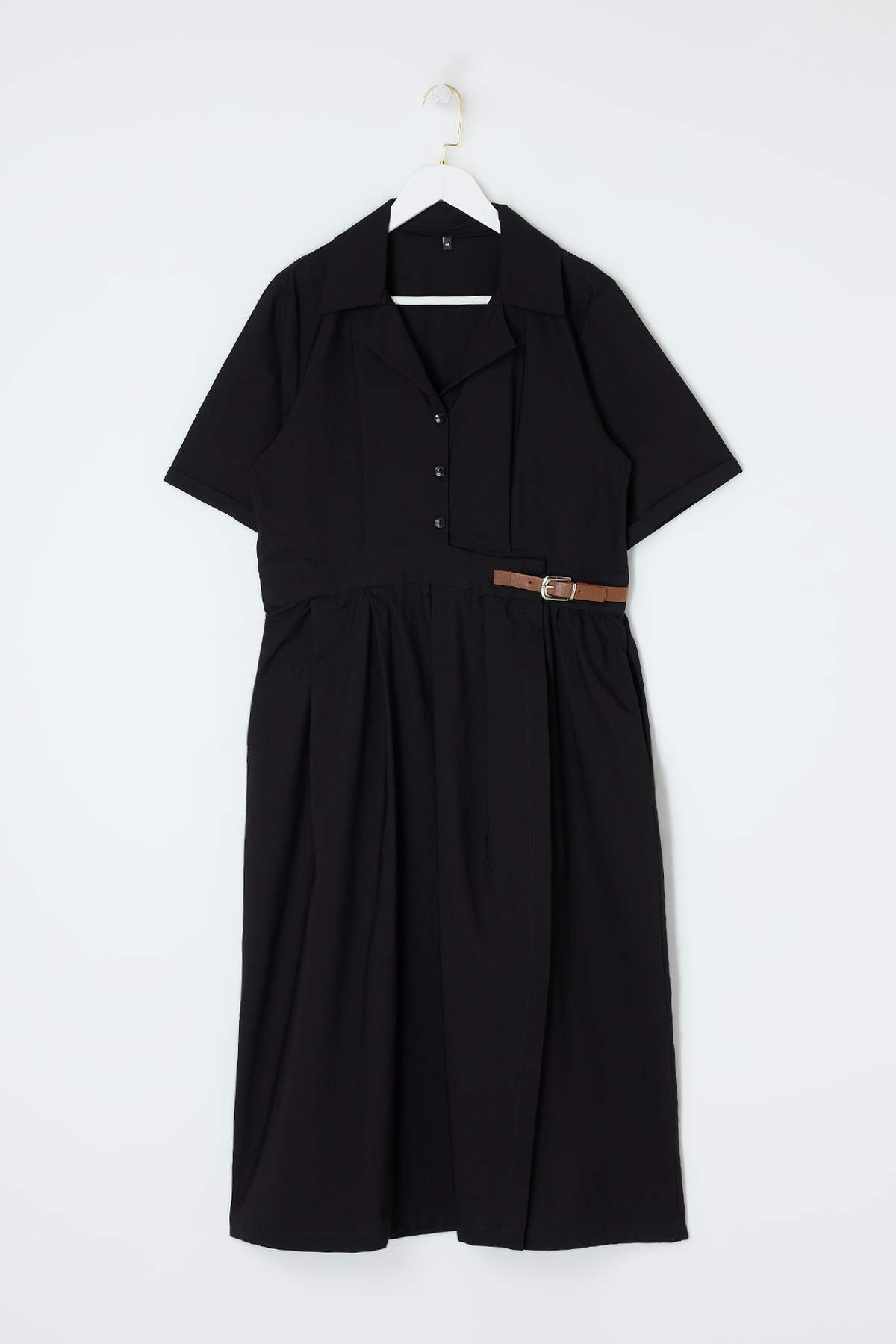 Trendyol Curve Schwarzes Popeline-Webkleid in Übergröße TBBSS25AH00237