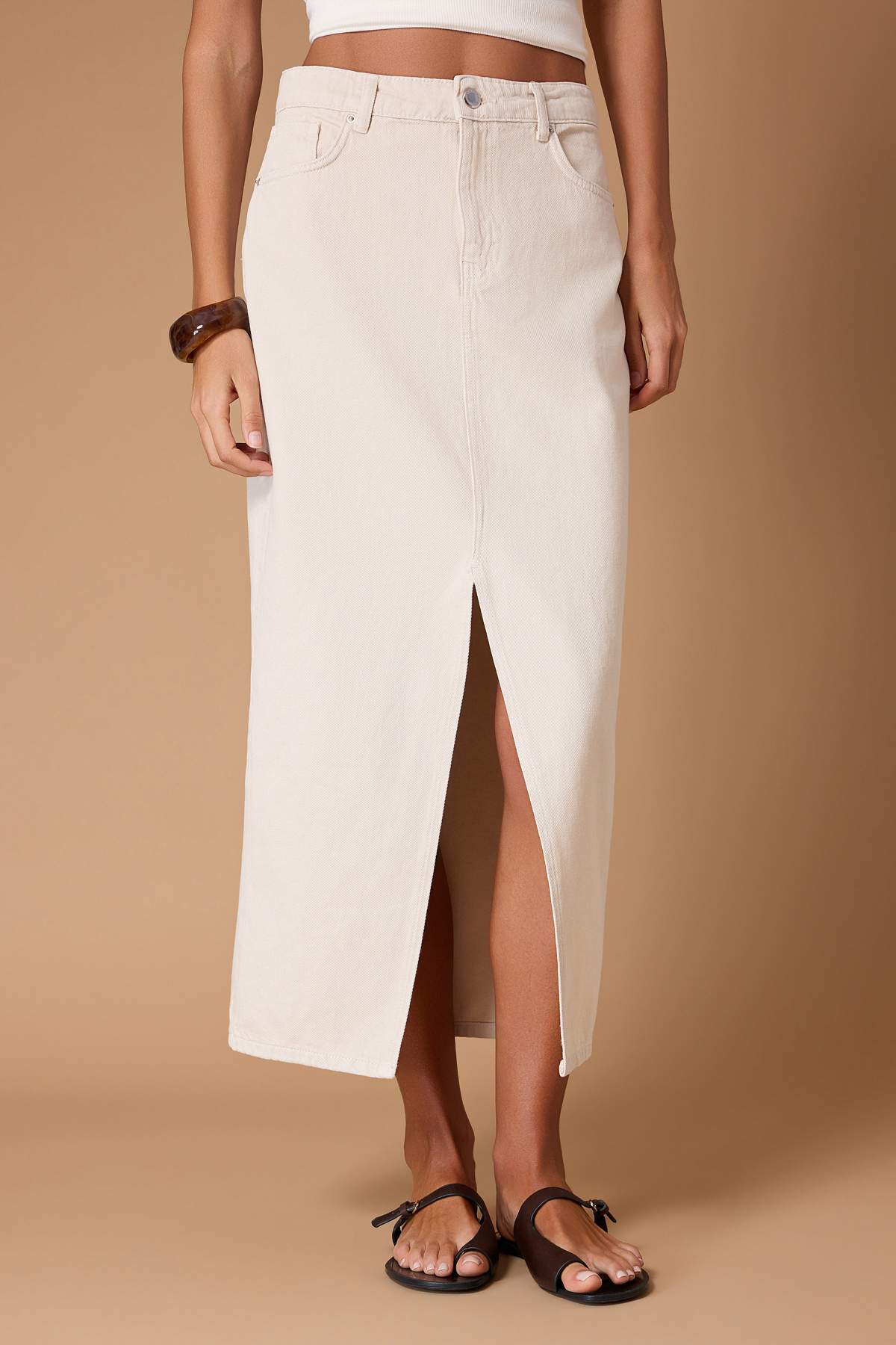 Trendyolmilla  Ekru DÖKÜMLÜ Yırtmaçlı %100 Pamuk Midi Denim Etek TWOSS26ET00094 - Görsel 3