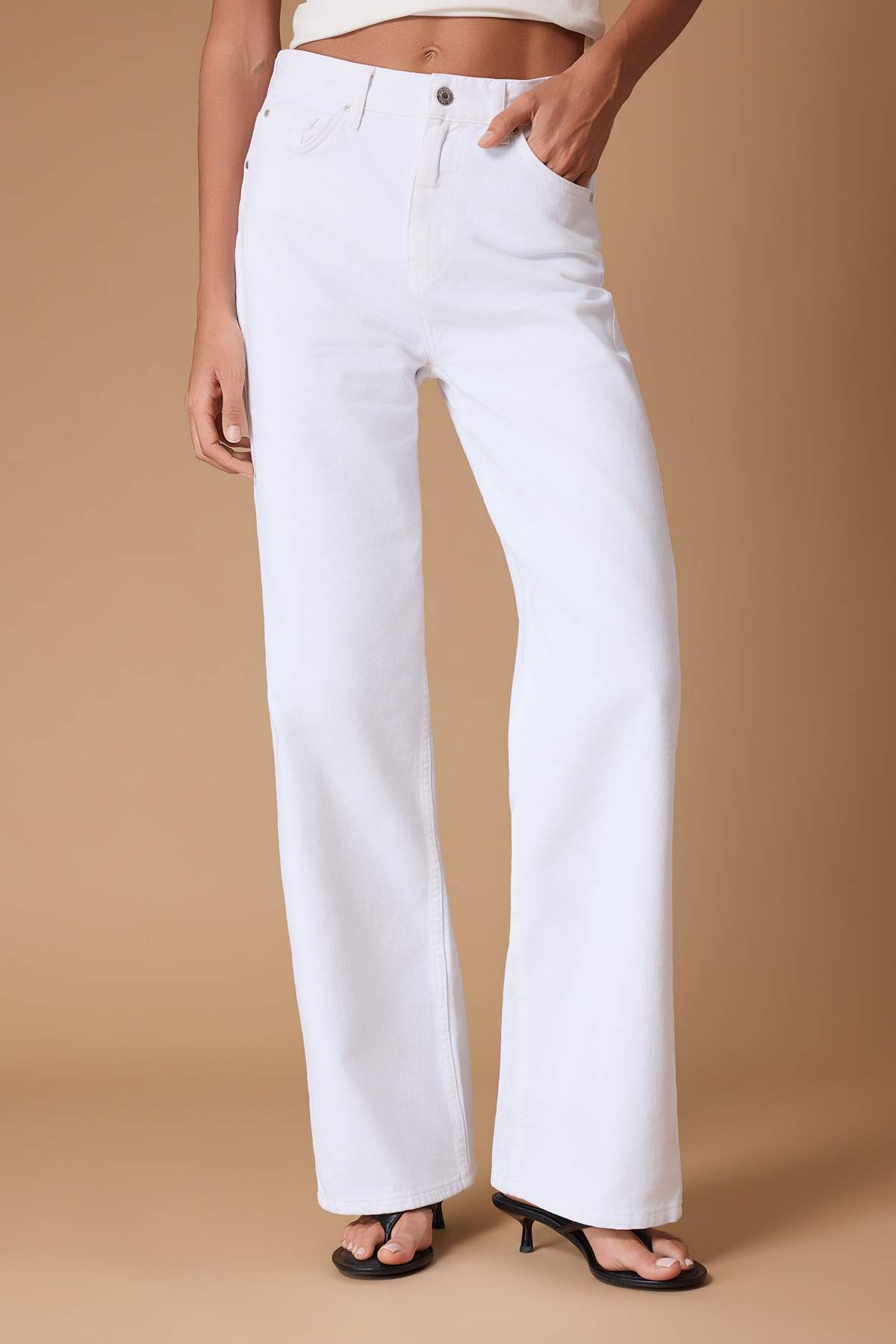 Trendyolmilla  Beyaz Yüksek Bel Wide Leg Geniş Paça %100 Pamuk Non-Stretch Jeans TWOSS24JE00140 - Görsel 3