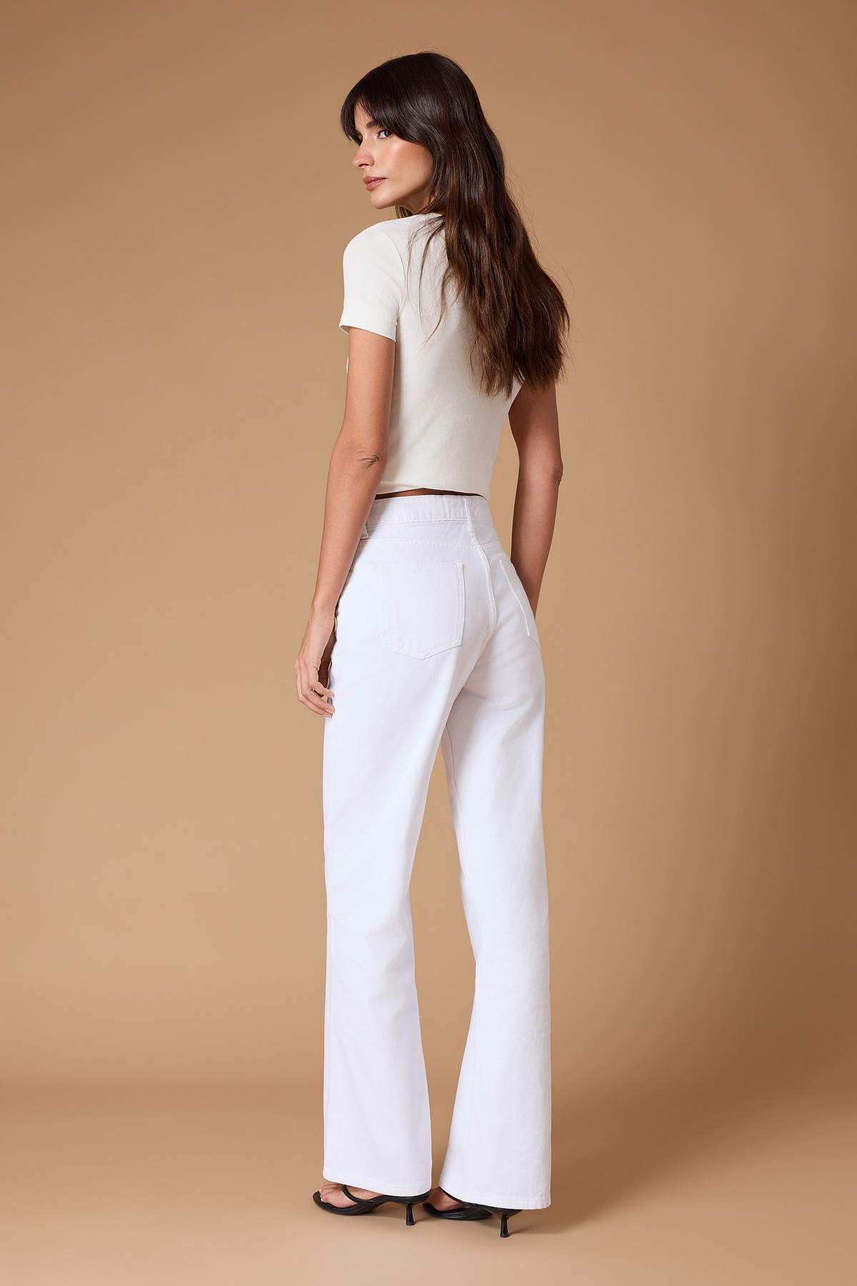 Trendyolmilla  Beyaz Yüksek Bel Wide Leg Geniş Paça %100 Pamuk Non-Stretch Jeans TWOSS24JE00140 - Görsel 4