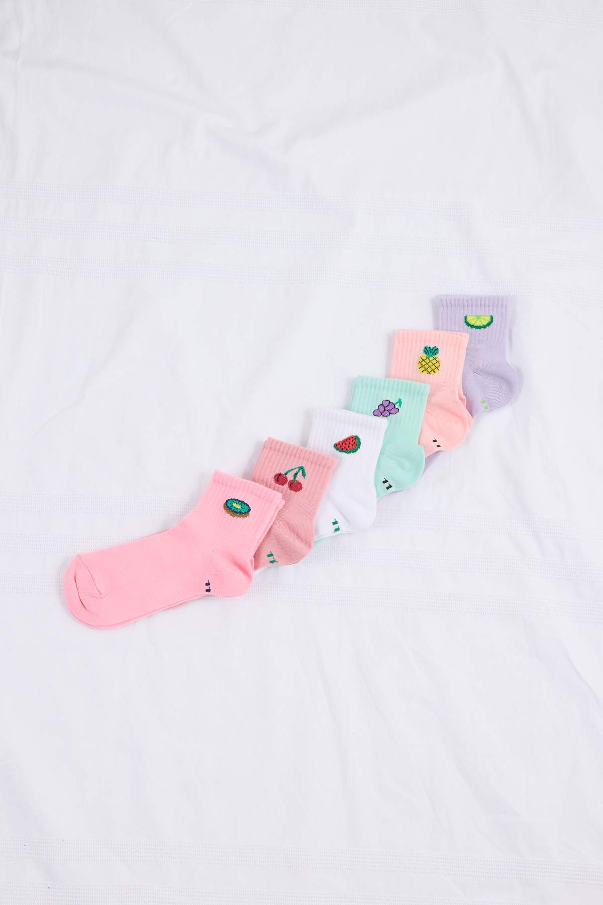 trendyolkids-girls-embroidered-socks