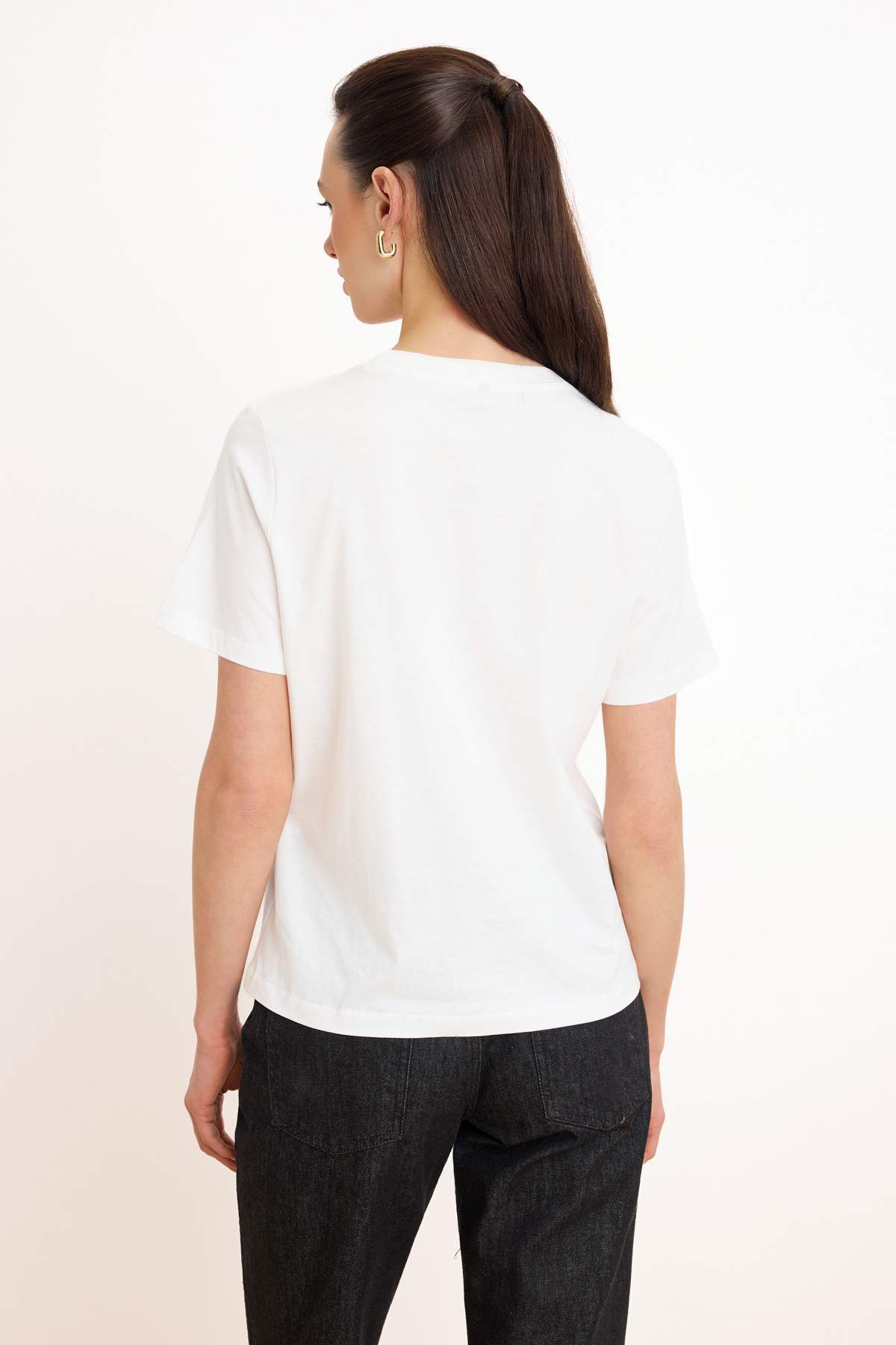 Trendyolmilla  Ekru Nakışlı / İşlemeli Fitted/Vücuda Oturan Kısa Kollu Pamuk Ribana Örme T-Shirt TWOSS26TS00162 - Görsel 4