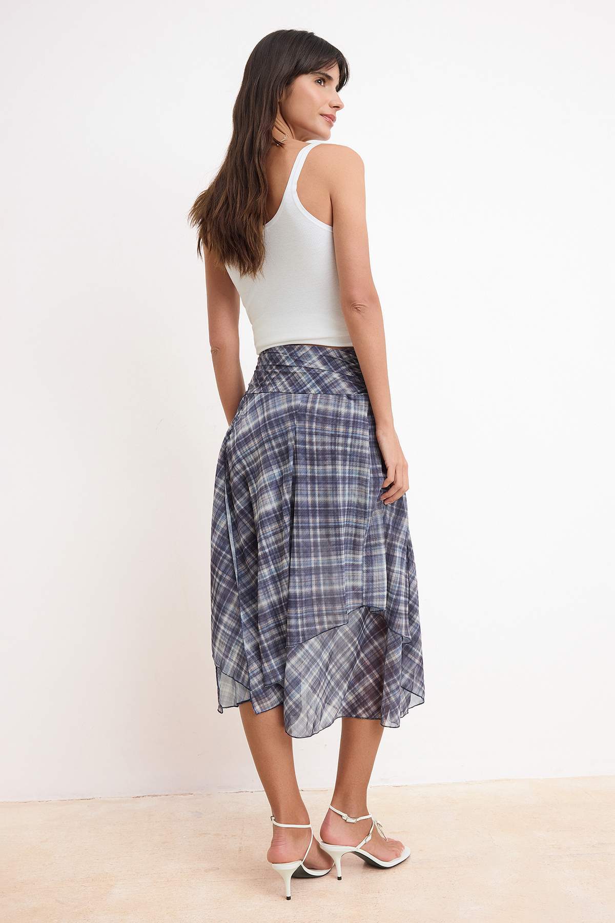 Trendyolmilla  Mavi Şifon Ekoseli/Kareli Midi Asimetrik Astarlı Etek TWOSS26ET00104 - Görsel 4