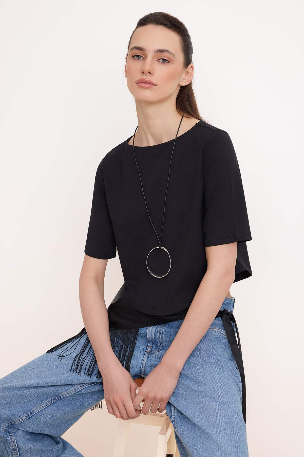 Trendyolmilla Siyah Düz Regular Bisiklet Yaka Standart Kol Truvakar Kol %100 Pamuk Örme T-Shirt TWOSS26TS00200