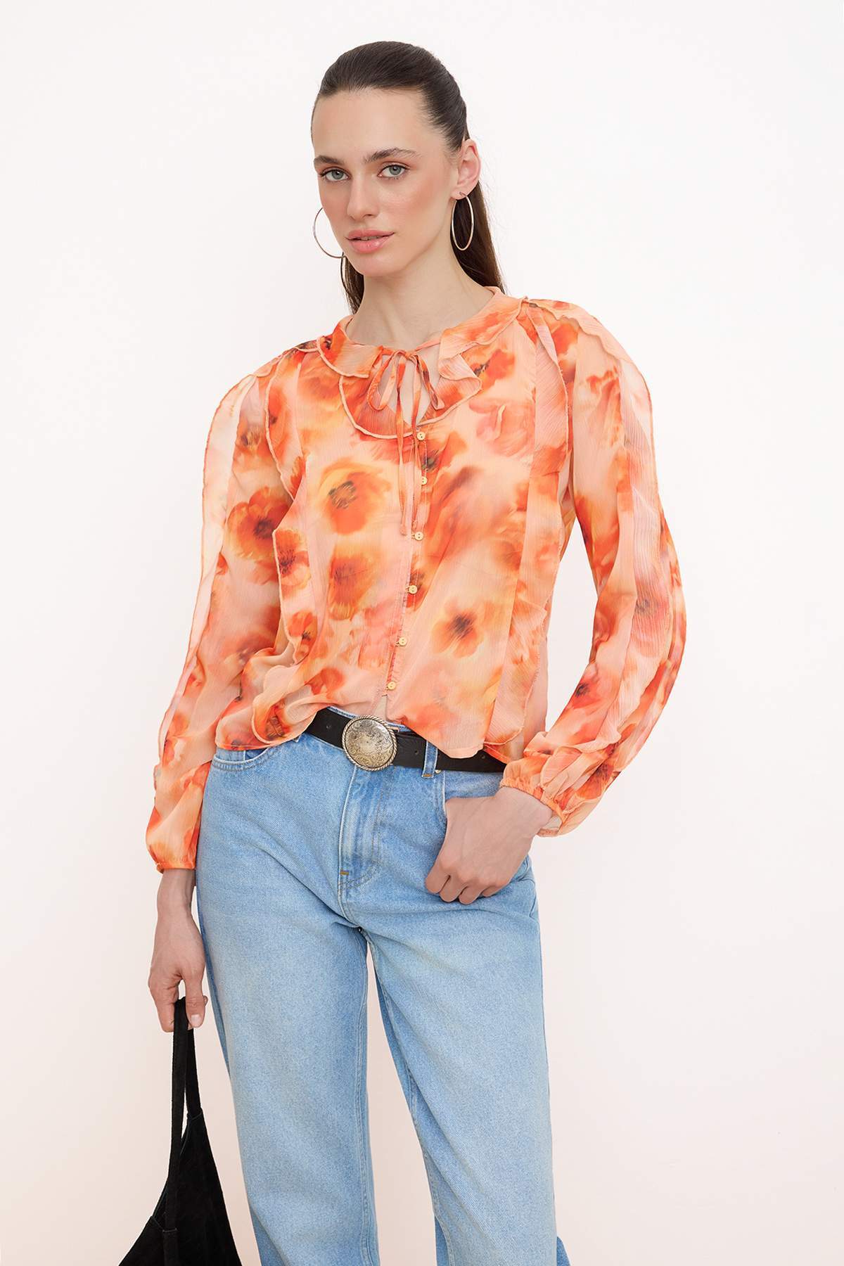 Trendyolmilla  Turuncu-Çok Renkli Çiçekli Fırfır Detaylı Dökümlü Gömlek TWOSS26GO00109 - Görsel 2