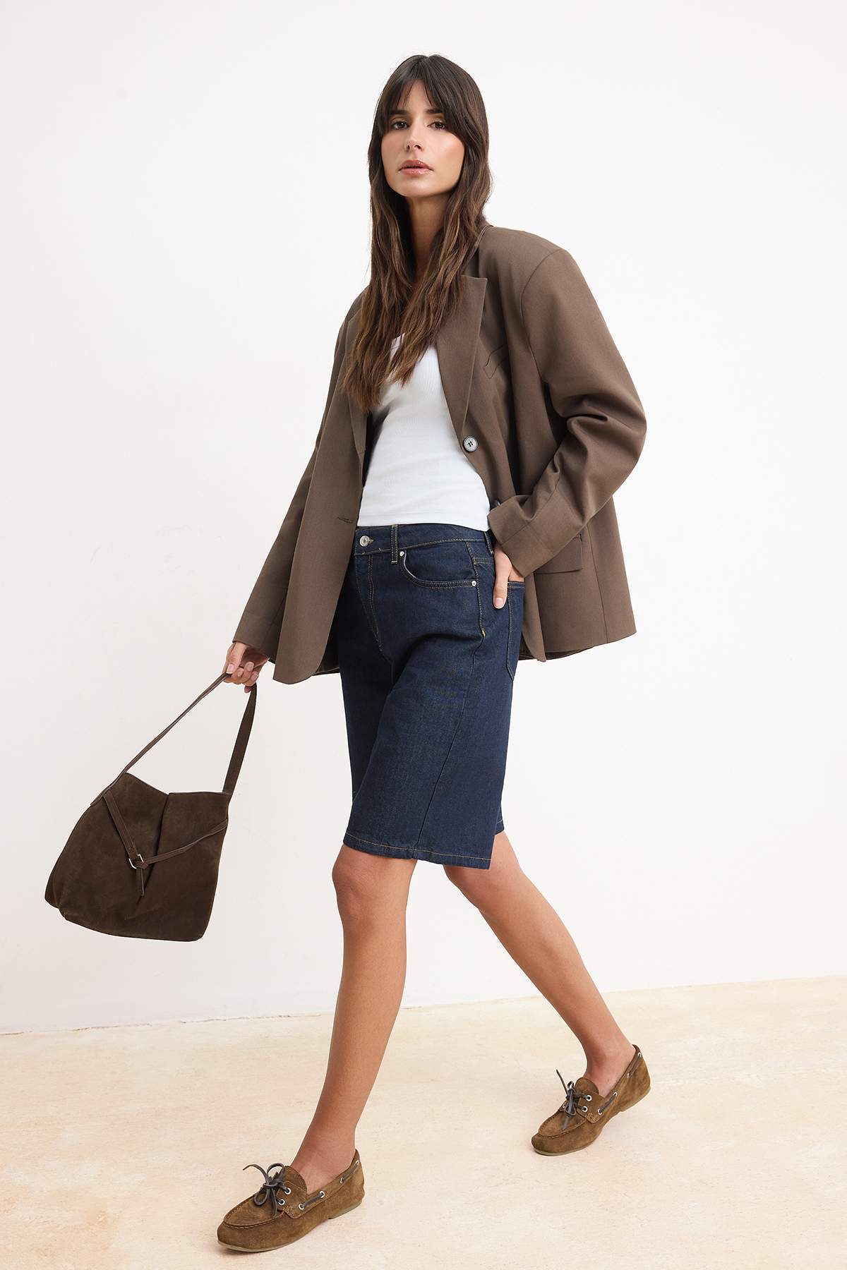 Trendyol Kollektion Dunkelblaue Denim-Bermudas mit hoher Taille TWOSS24SR00007