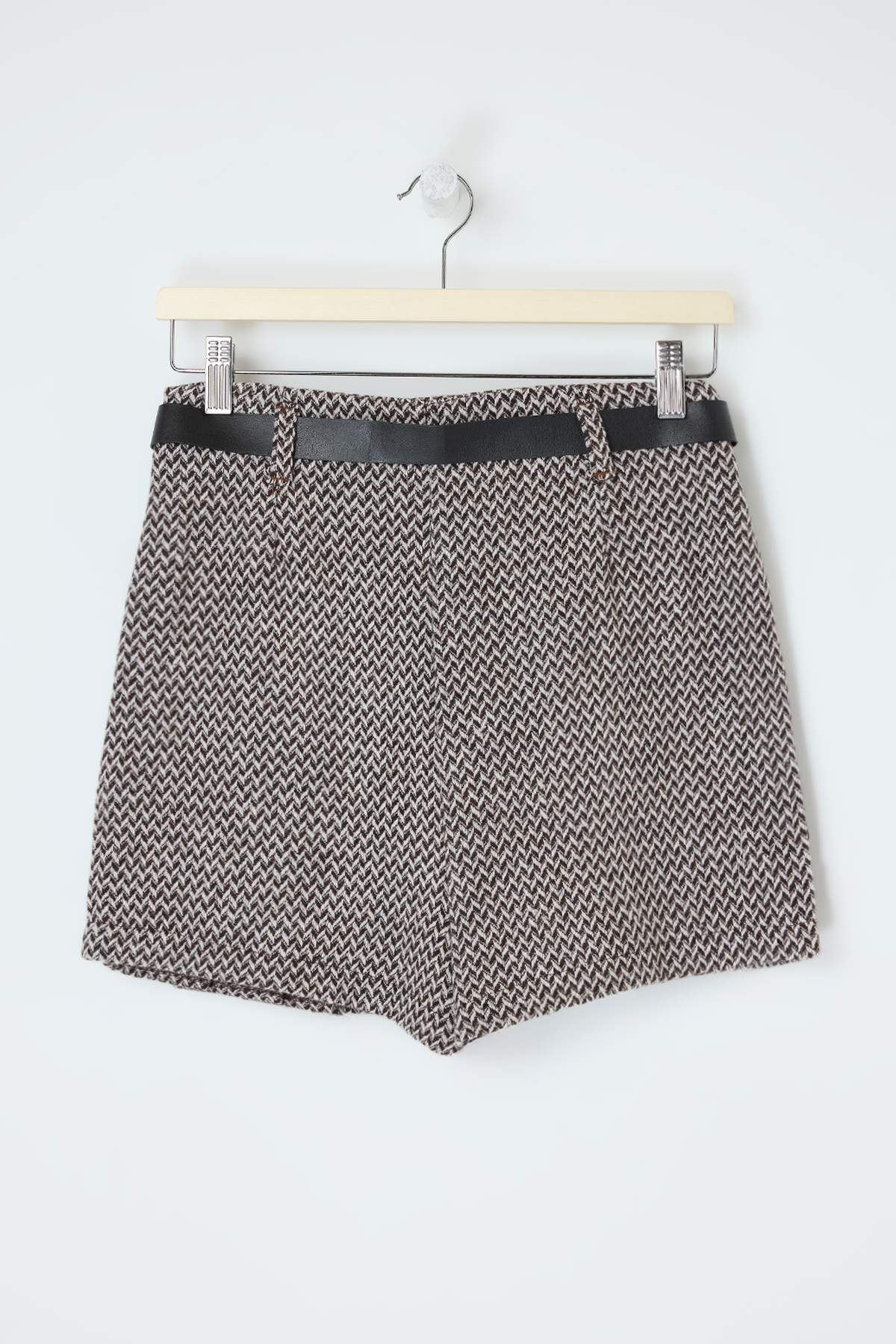 Trendyolmilla  Çok Renkli Kemer Detaylı Yün İçerikli Dokuma Etek Görünümlü Şort TWOAW25SR00046 - Görsel 7