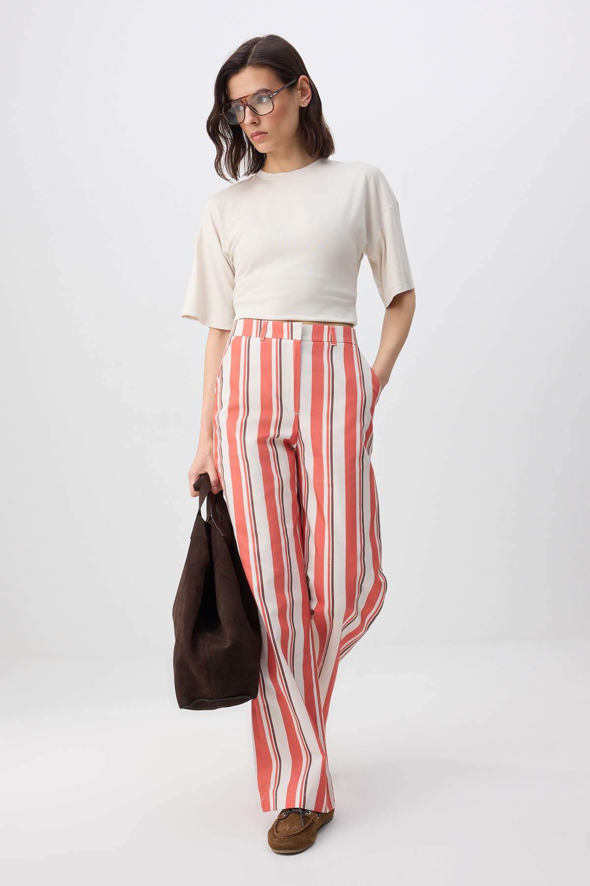 Trendyolmilla  Kırmızı-Çok Renkli Gabardin Çizgili Desenli Wide Leg/Geniş Paça Pantolon TWOSS26PL00085 - Görsel 2