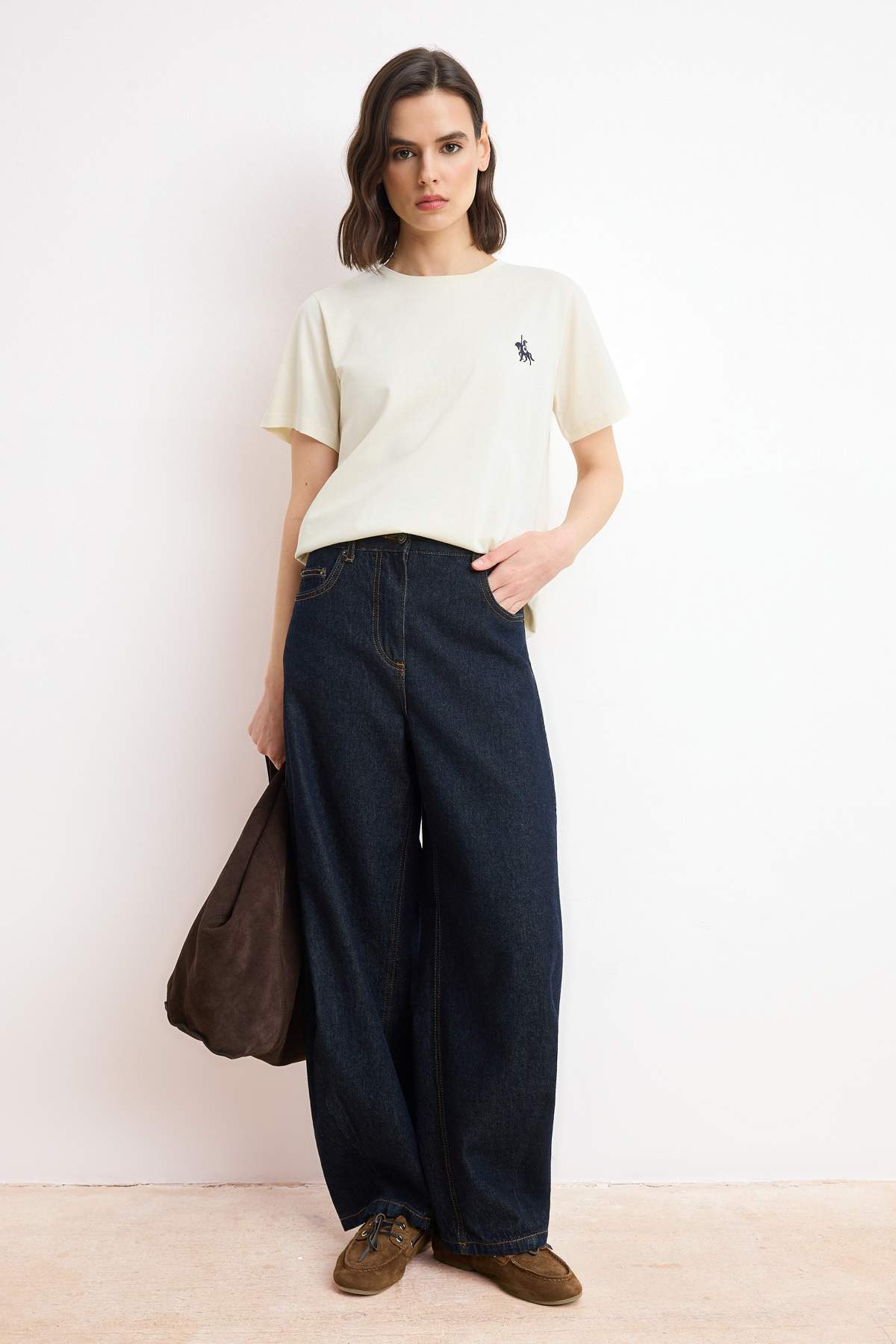 Trendyolmilla  Ekru Oversize/Geniş Kalıp Nakışlı Kısa Kollu %100 Pamuk Örme T-Shirt TWOSS26TS00218 - Görsel 2