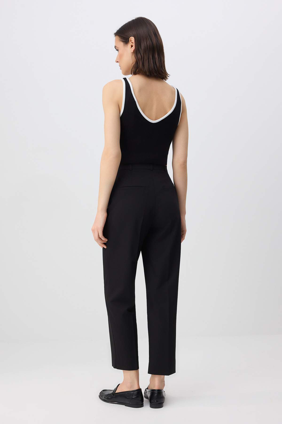 Trendyolmilla  Siyah Özel Koleksiyon Saten Yüzeyli Cigarette Kumaş Pantolon TWOSS26PL00030 - Görsel 5