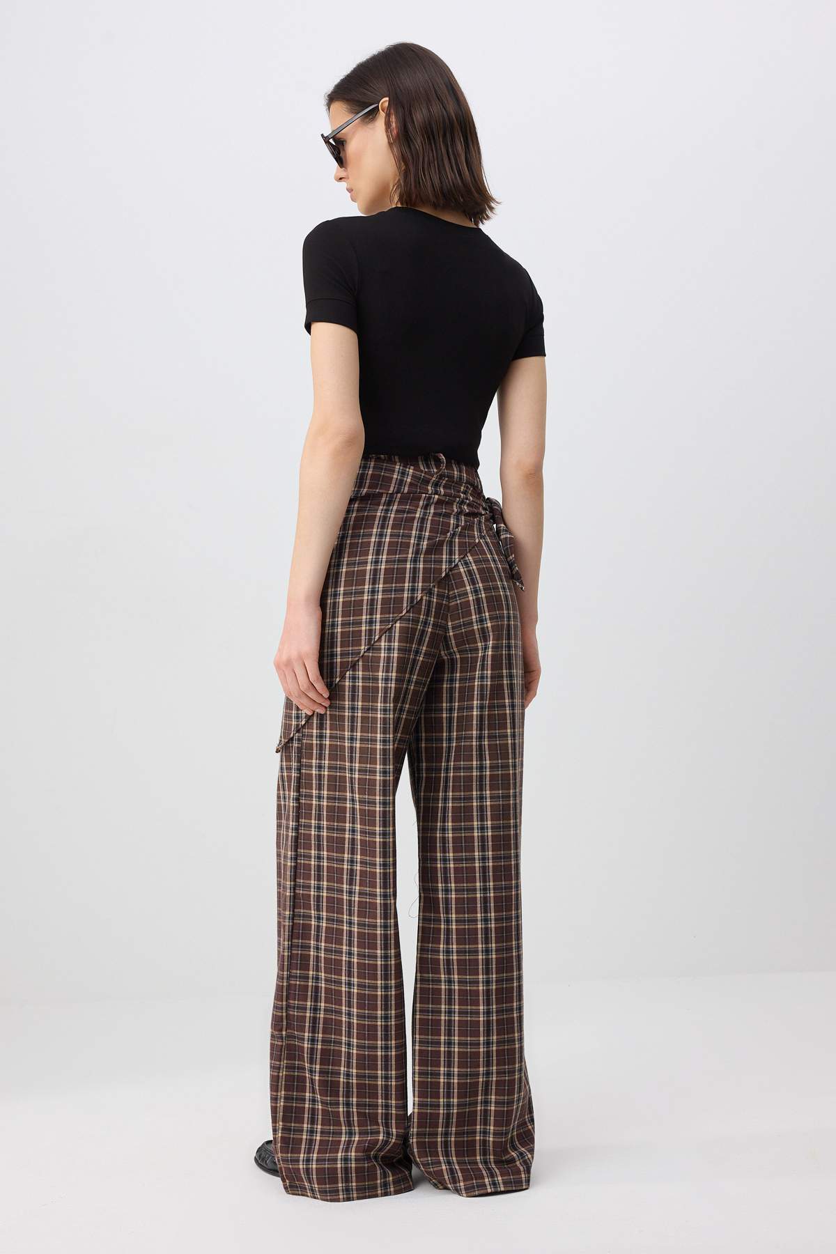 Trendyolmilla  Çok Renkli Fularlı Ekoseli Geniş Paça Pantolon TWOSS26PL00140 - Görsel 6