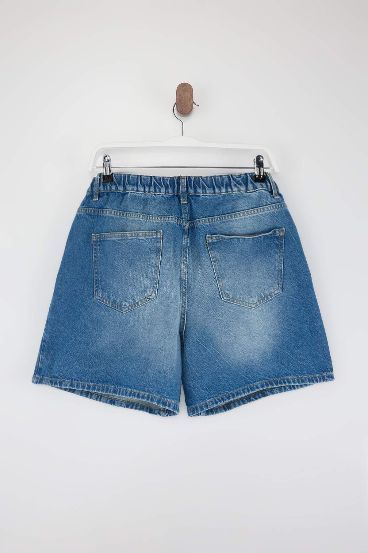 Trendyolmilla  Mavi Yüksek Lastikli Bel City Boy %100 Pamuk Non-Stretch Büyük Beden Denim Şort TBBSS26AP00017 - Görsel 6