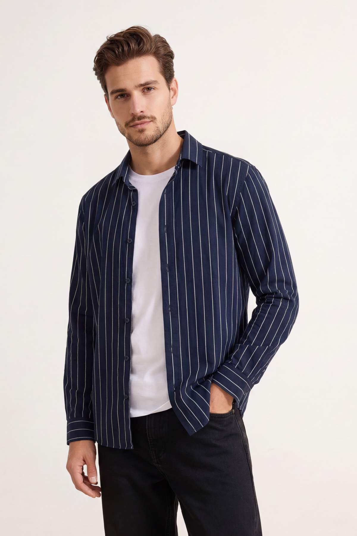 Trendyolmilla Man Lacivert Normal Kalıp/Regular Fit Çizgili Uzun Kollu Yazlık Erkek Dokuma Gömlek TMNSS26GO00014