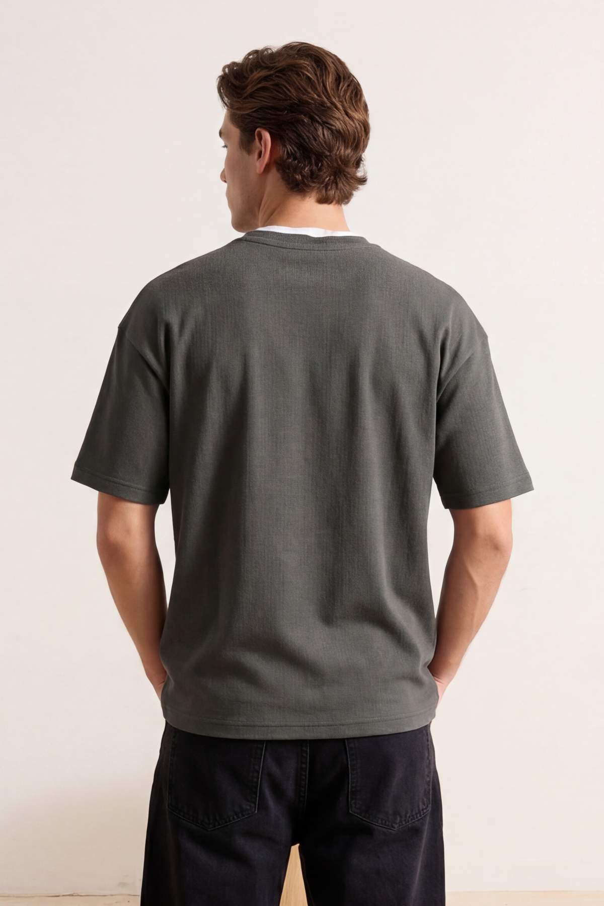 Trendyolmilla  Antrasit Oversize/Geniş Kesim Dokulu T-Shirt TMNSS26TS00017 - Görsel 3