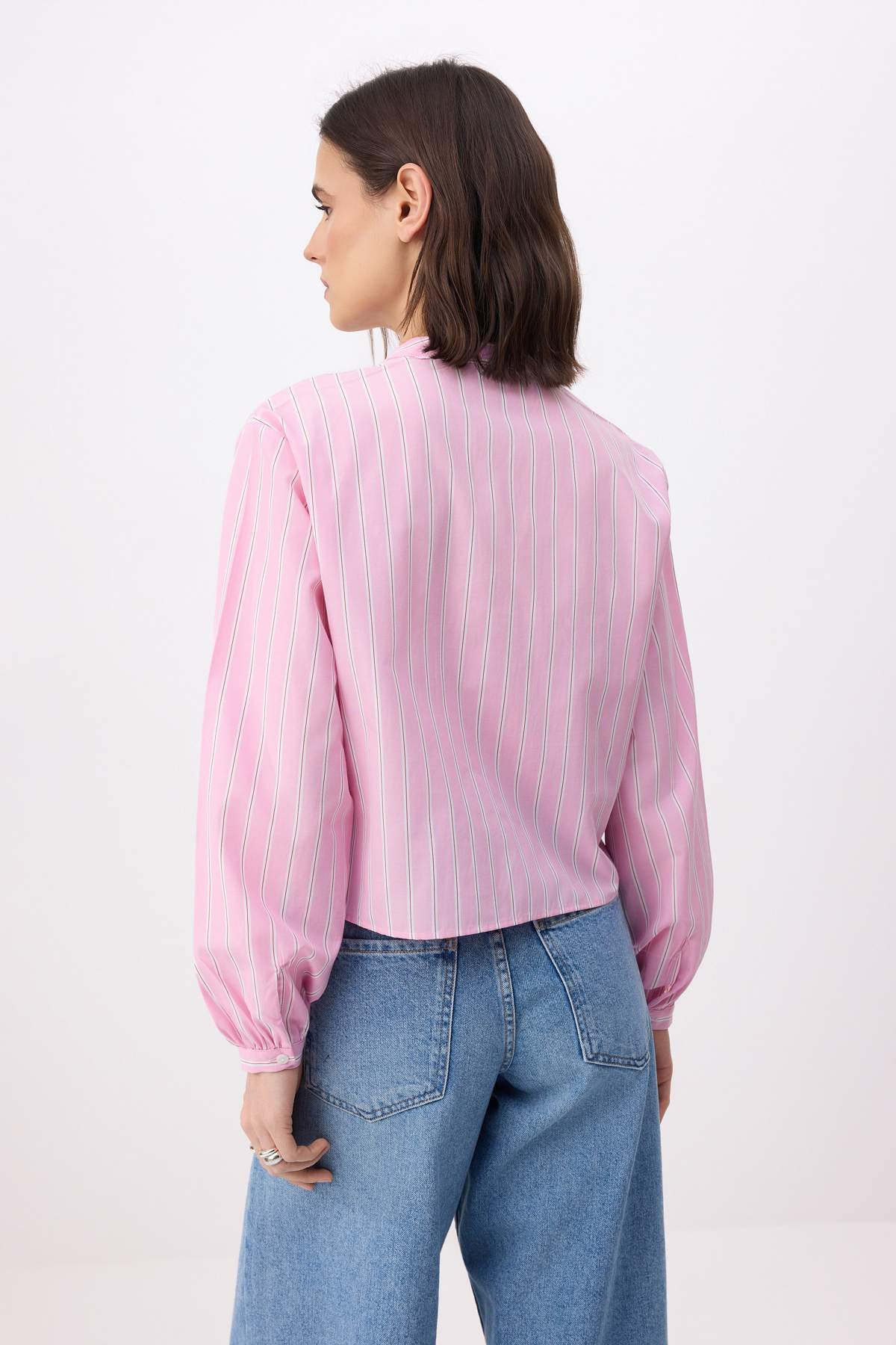 Trendyolmilla  Pembe Çizgili Bağlamalı Rahat Kesim Gömlek TWOSS26GO00059 - Görsel 4