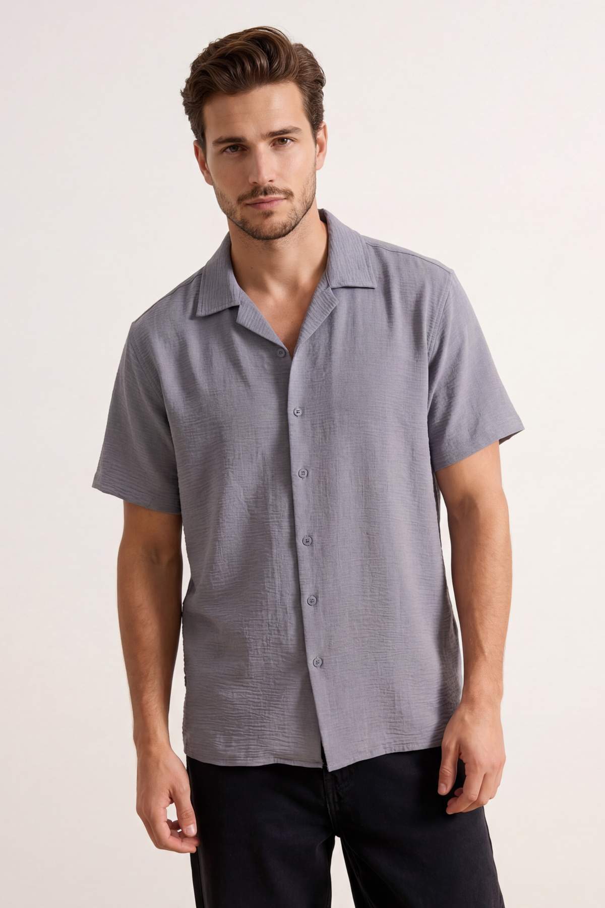 Trendyolmilla Man Açık Mavi Oversize Fit Yazlık Kısa Kollu Keten Görünümlü Gömlek TMNSS24GO00019